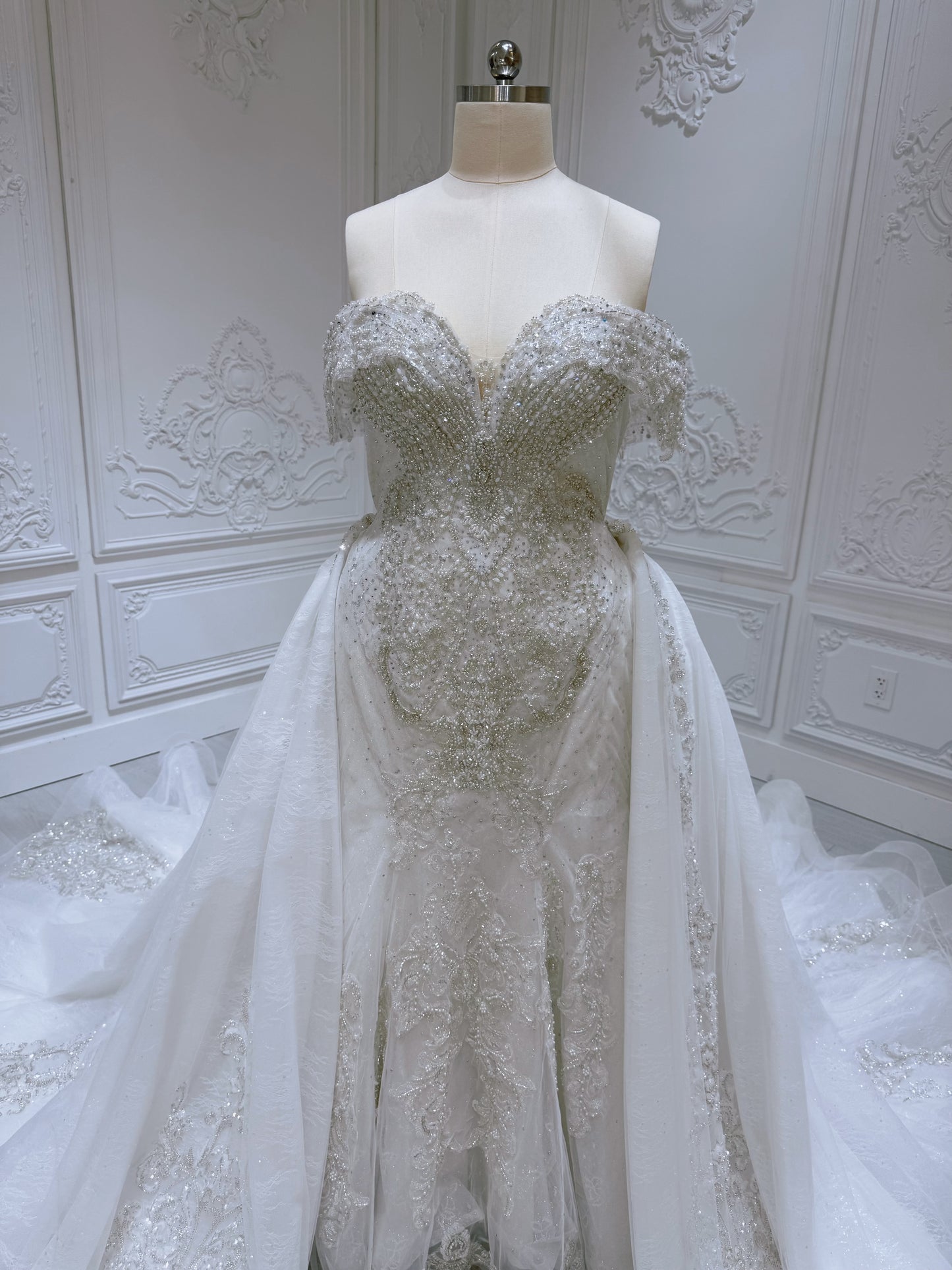 Stock clearance! Bridal size 16! Off white 2 in 1 look feather mermaid wedding dress with detachable skirt.
