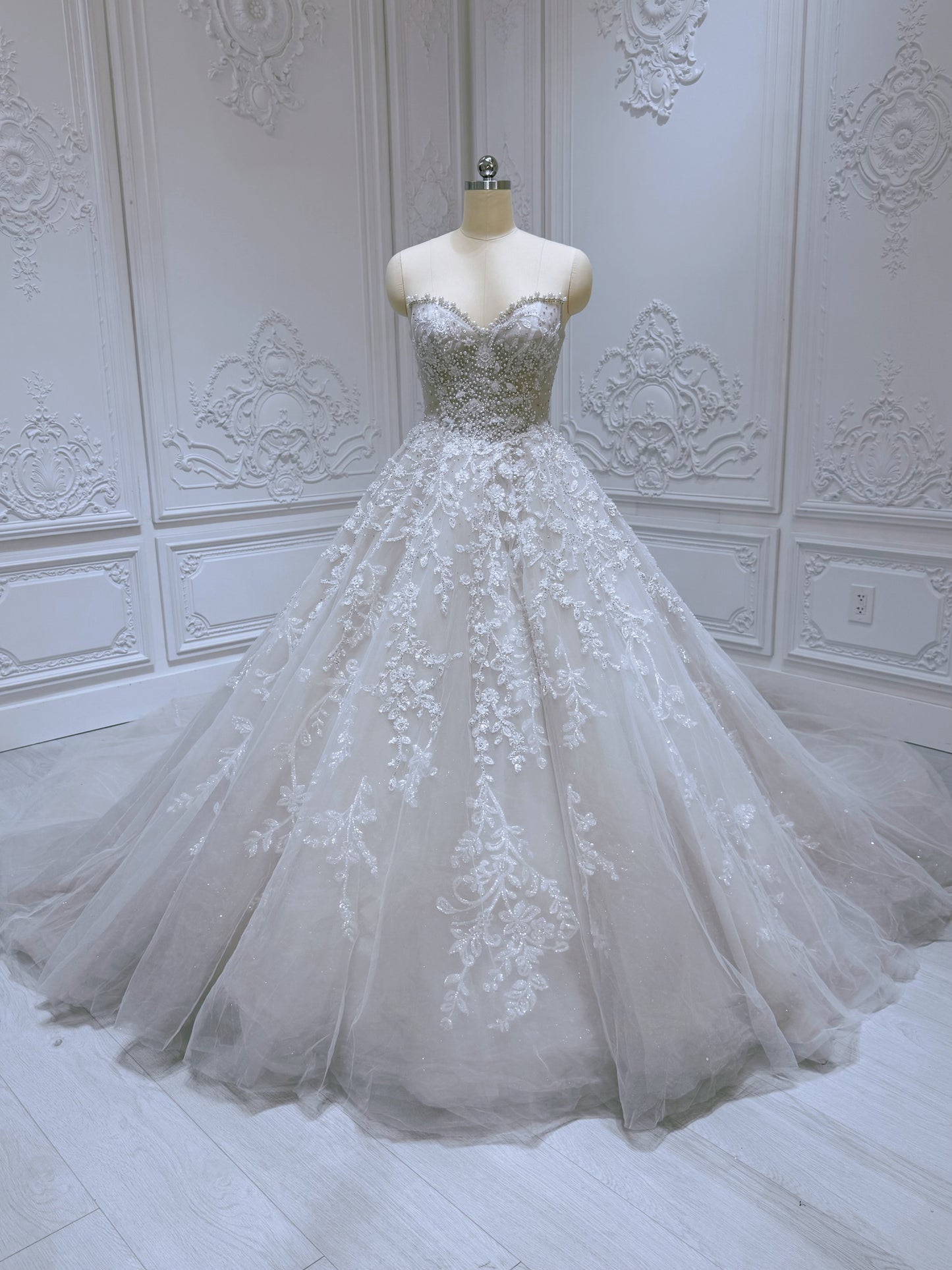 Stock clearance! Size 8! Ivory beading 3D floral ballgown fairy wedding dress