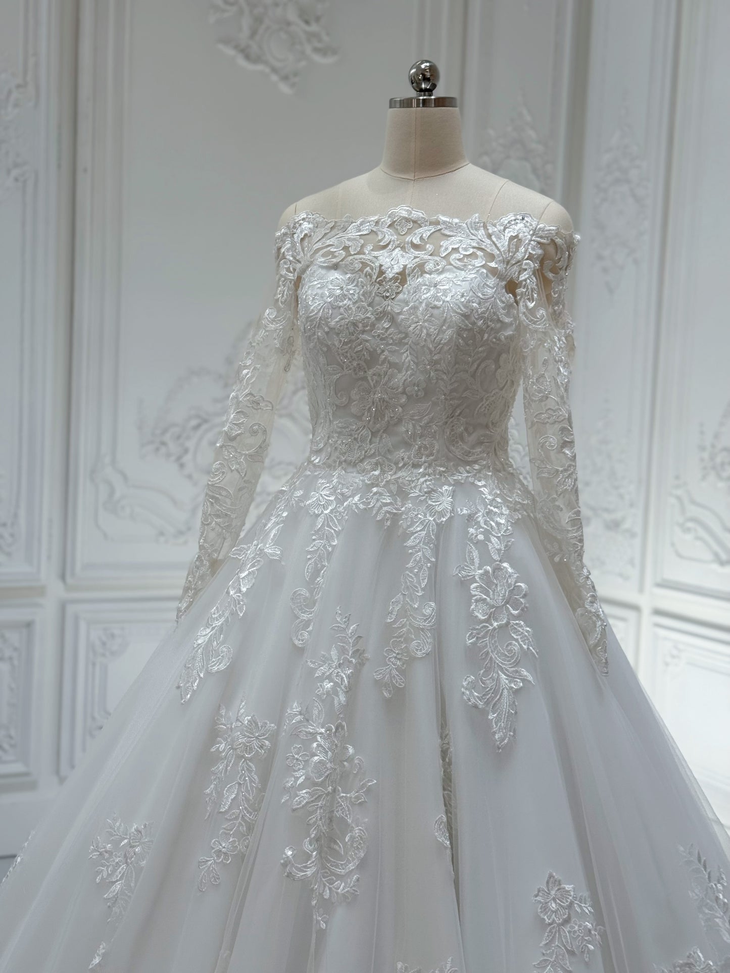 Stock Clearance! Bridal size 4! Custom-made off the shoulder with long sleeve classic lace Aline wedding dress