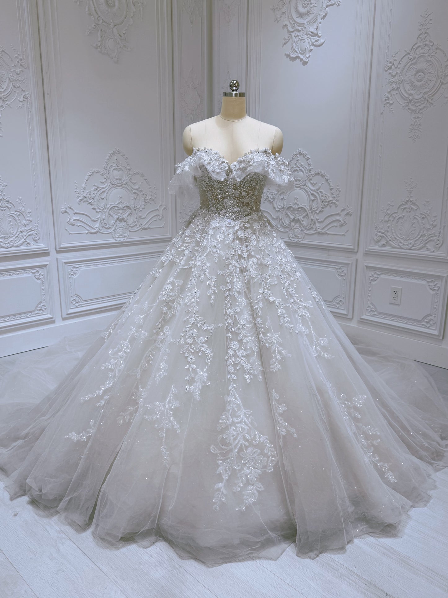 Stock clearance! Size 8! Ivory beading 3D floral ballgown fairy wedding dress
