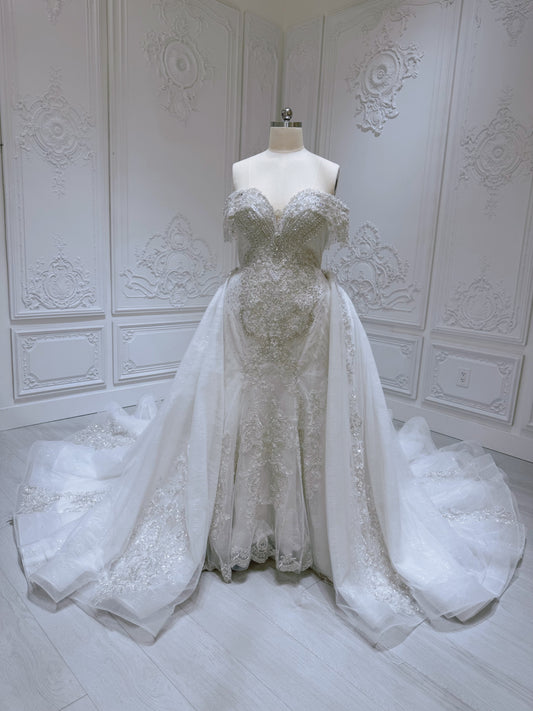 Stock clearance! Bridal size 16! Off white 2 in 1 look feather mermaid wedding dress with detachable skirt.