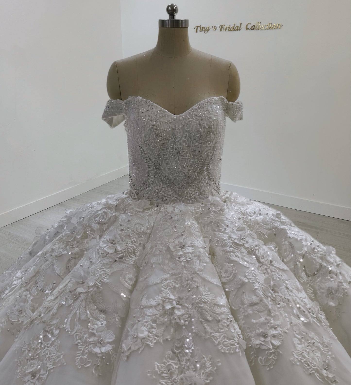 TBC-CM34 Made to order 3D floral with beading lace 2 in 1 style wedding dress with detachable full skirt