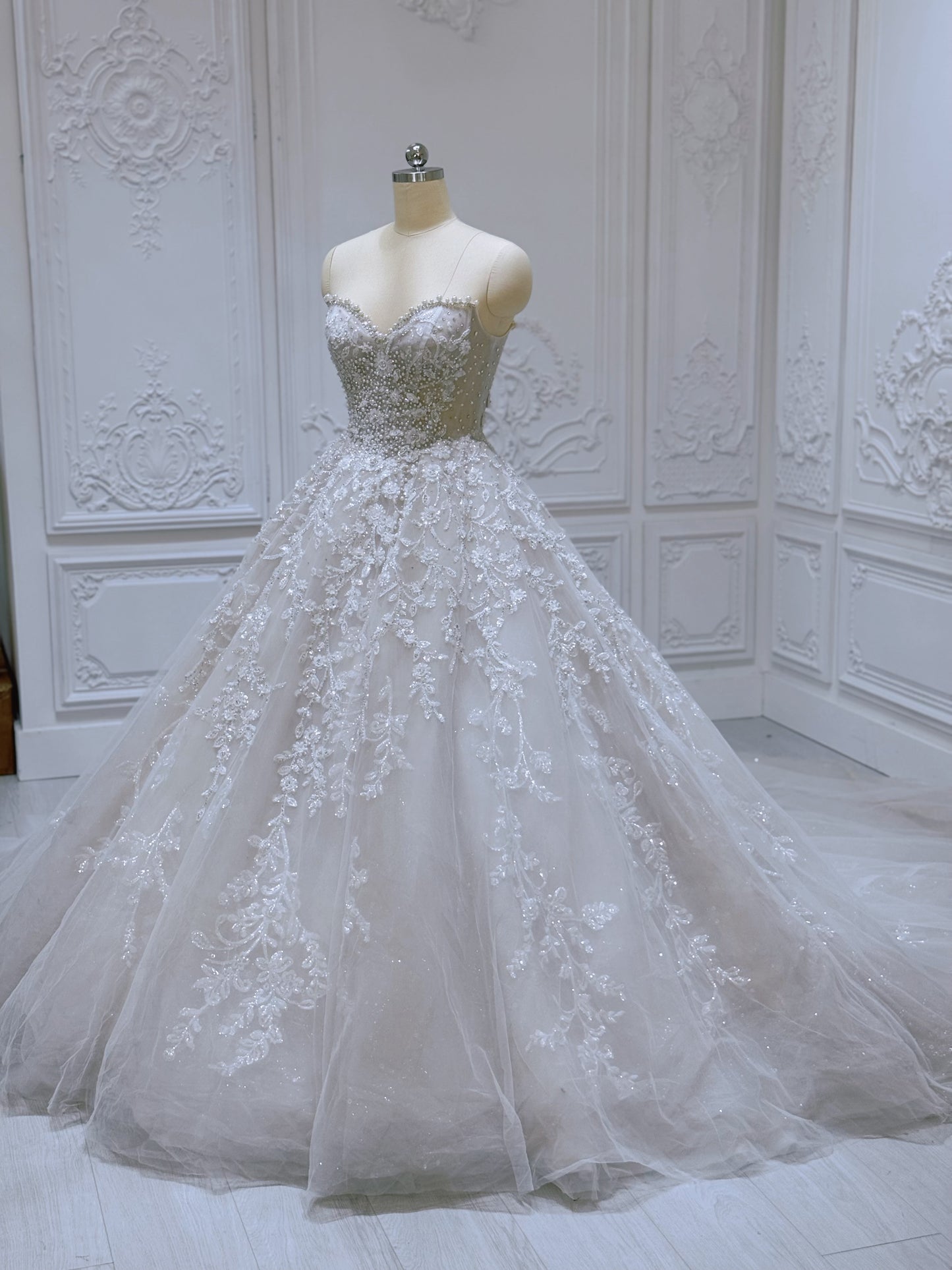 Stock clearance! Size 8! Ivory beading 3D floral ballgown fairy wedding dress