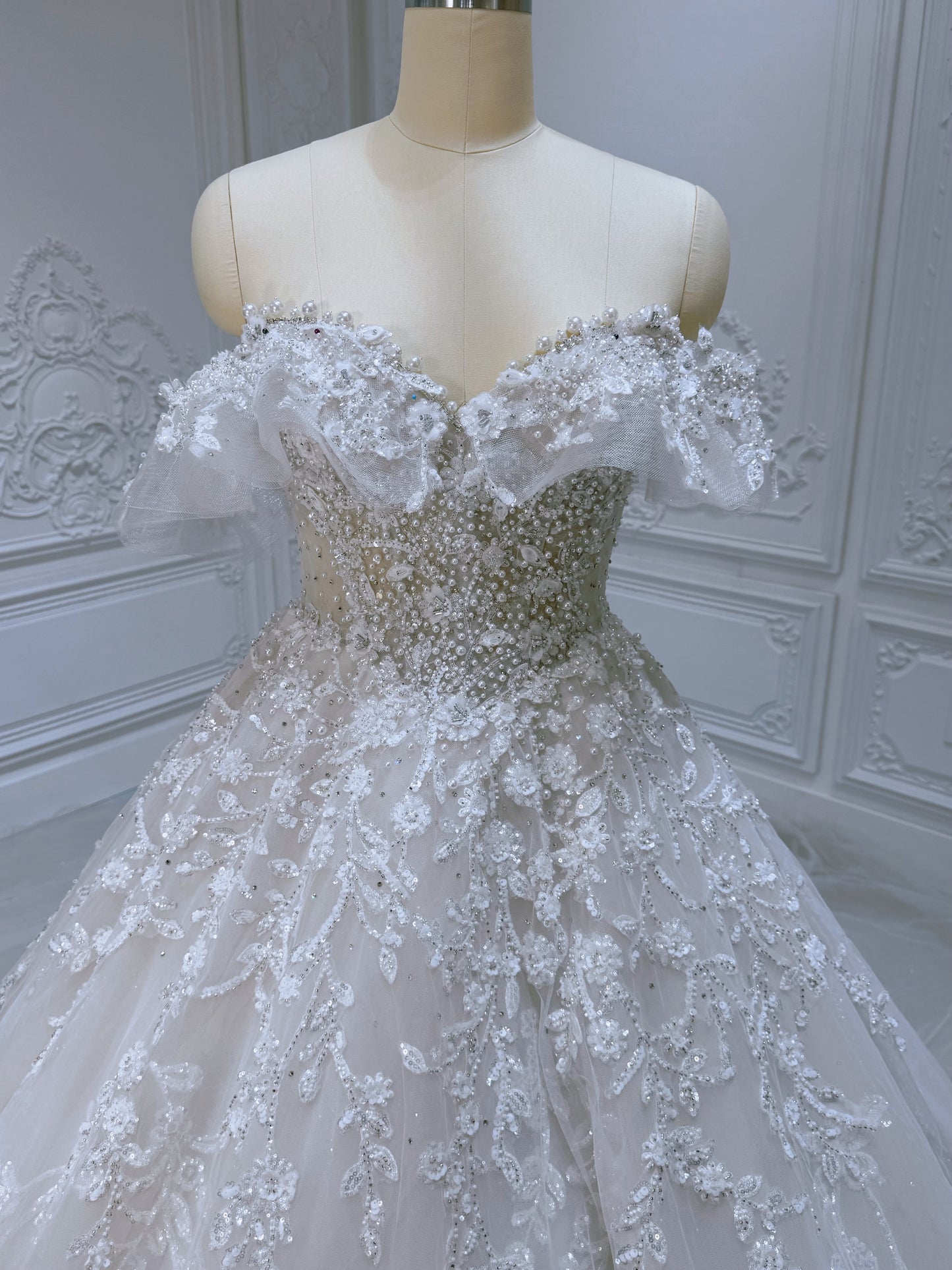 Stock clearance! Size 8! Ivory beading 3D floral ballgown fairy wedding dress