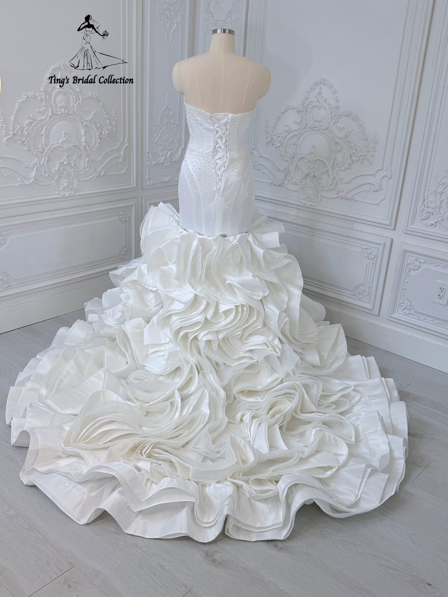 Stock clearance! Bridal size 14! White satin pearl beaded mermaid wedding dress with detachable ruffled skirt