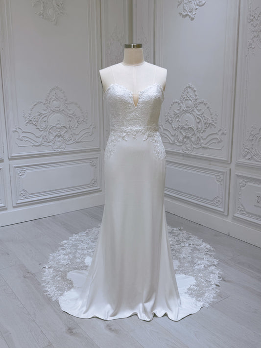 Stock clearance! White Strapless with V-neck crepe fabric with lace embroidered mermaid wedding dress