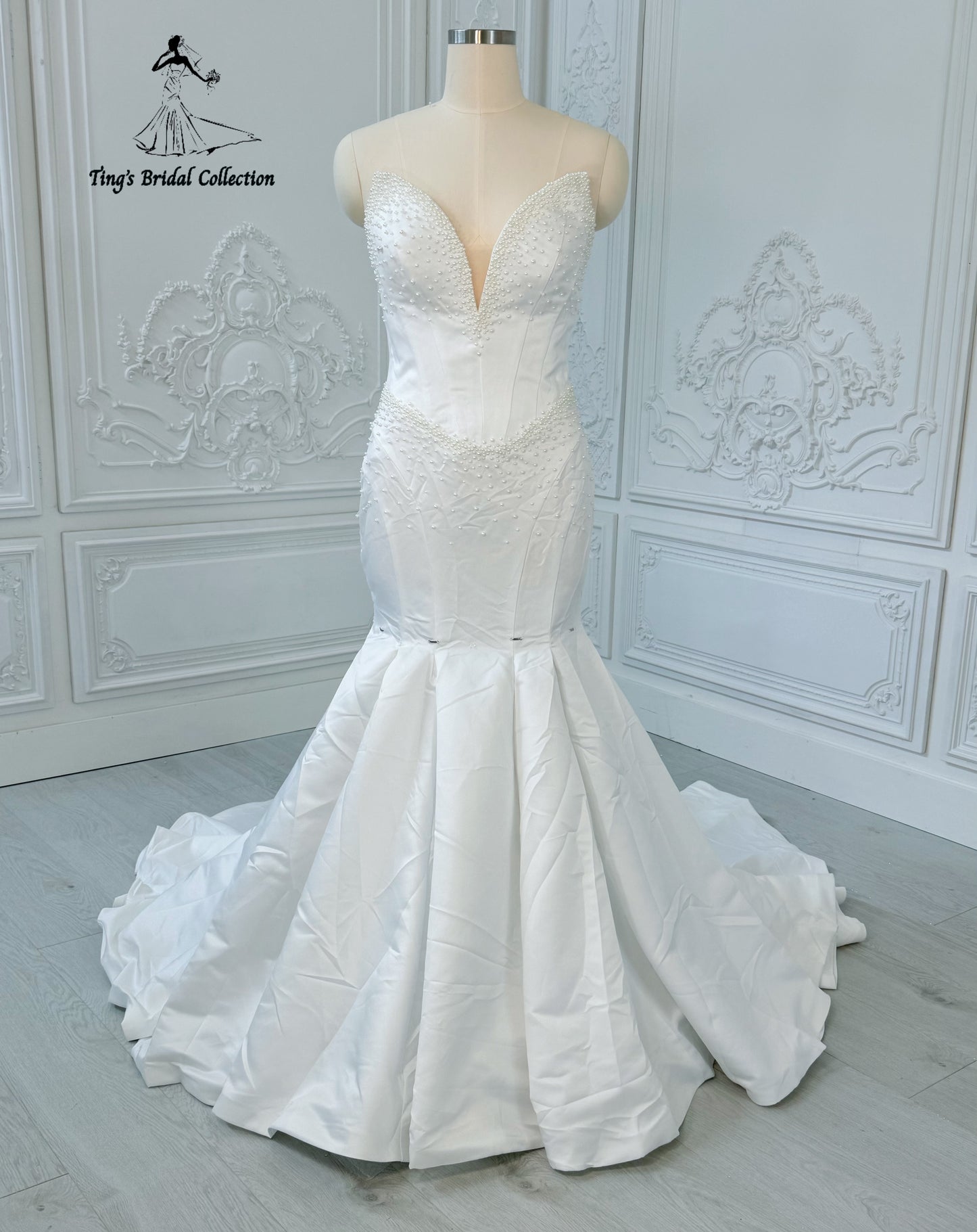 Stock clearance! Bridal size 14! White satin pearl beaded mermaid wedding dress with detachable ruffled skirt