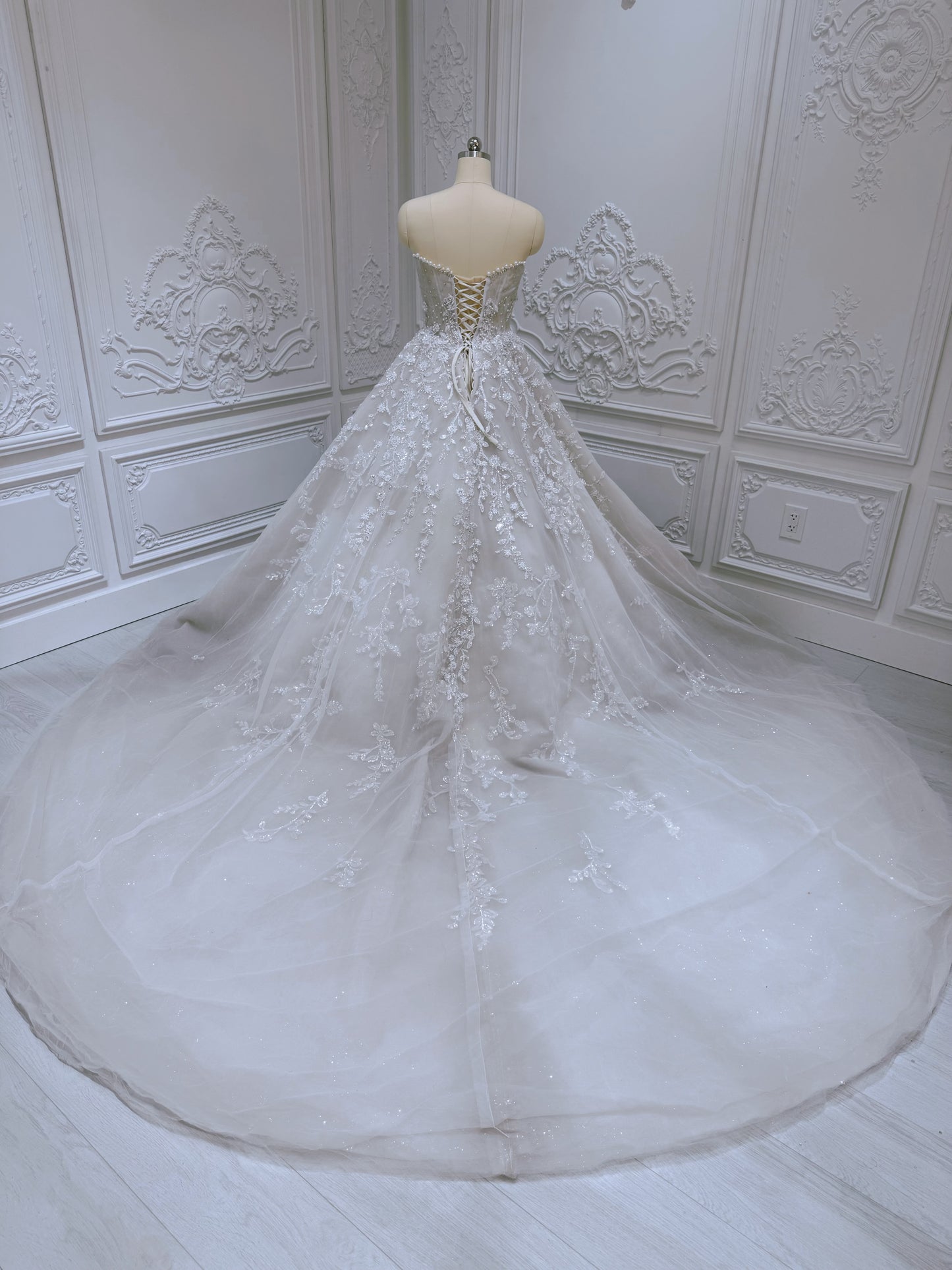 Stock clearance! Size 8! Ivory beading 3D floral ballgown fairy wedding dress