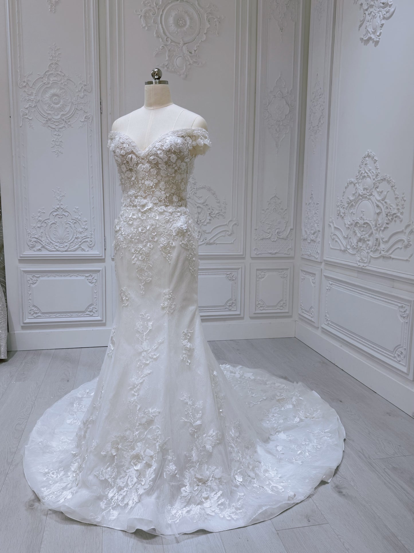 Stock clearance! Bridal size 10! White off the shoulder floral mermaid wedding dress with skirt