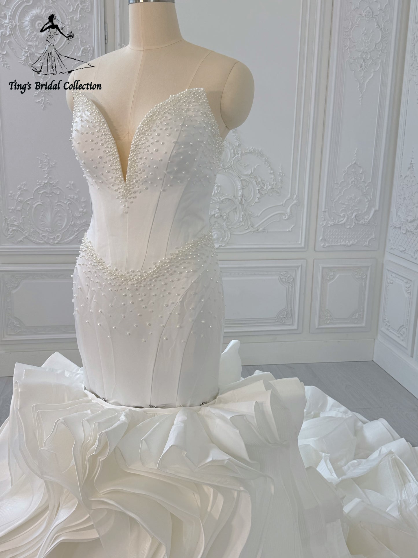 Stock clearance! Bridal size 14! White satin pearl beaded mermaid wedding dress with detachable ruffled skirt