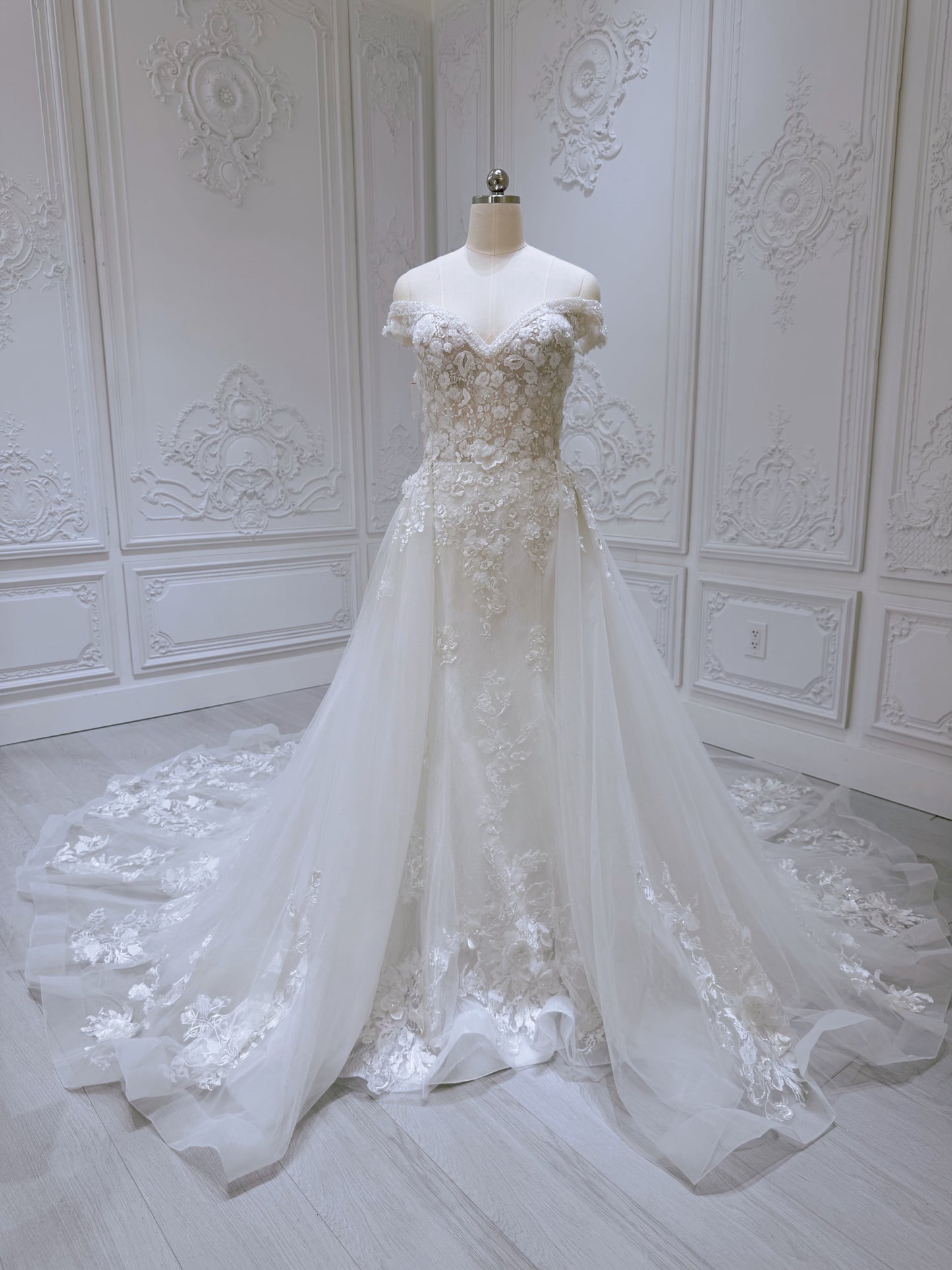 Stock clearance! Bridal size 10! White off the shoulder floral mermaid wedding dress with skirt