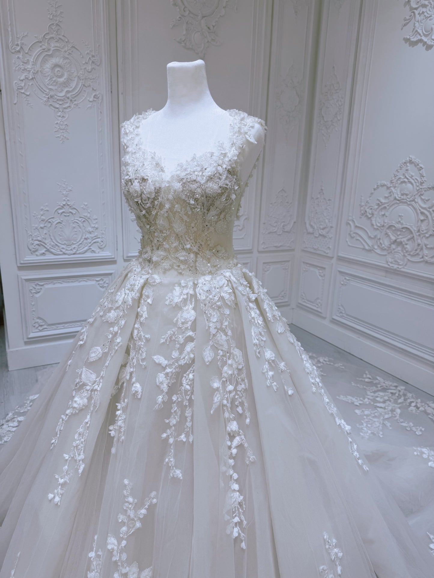 Stock clearance! Luxury beading 3D floral Ivory Aline wedding dress