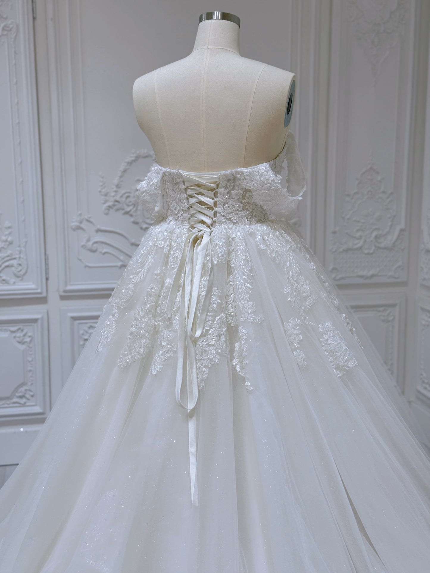 TBC-B002 Stock Clearance! White lace embroidered off the shoulder sparkling ballgown wedding dress
