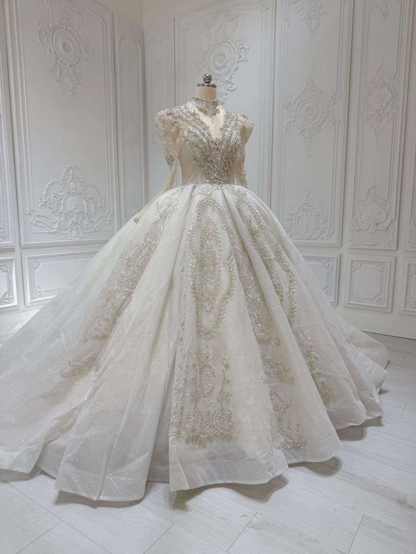 Stock Clearance! Bridal size 10! Luxury crystal beaded with beading lace long sleeve Victorian royal wedding dress with detachable neckpiece