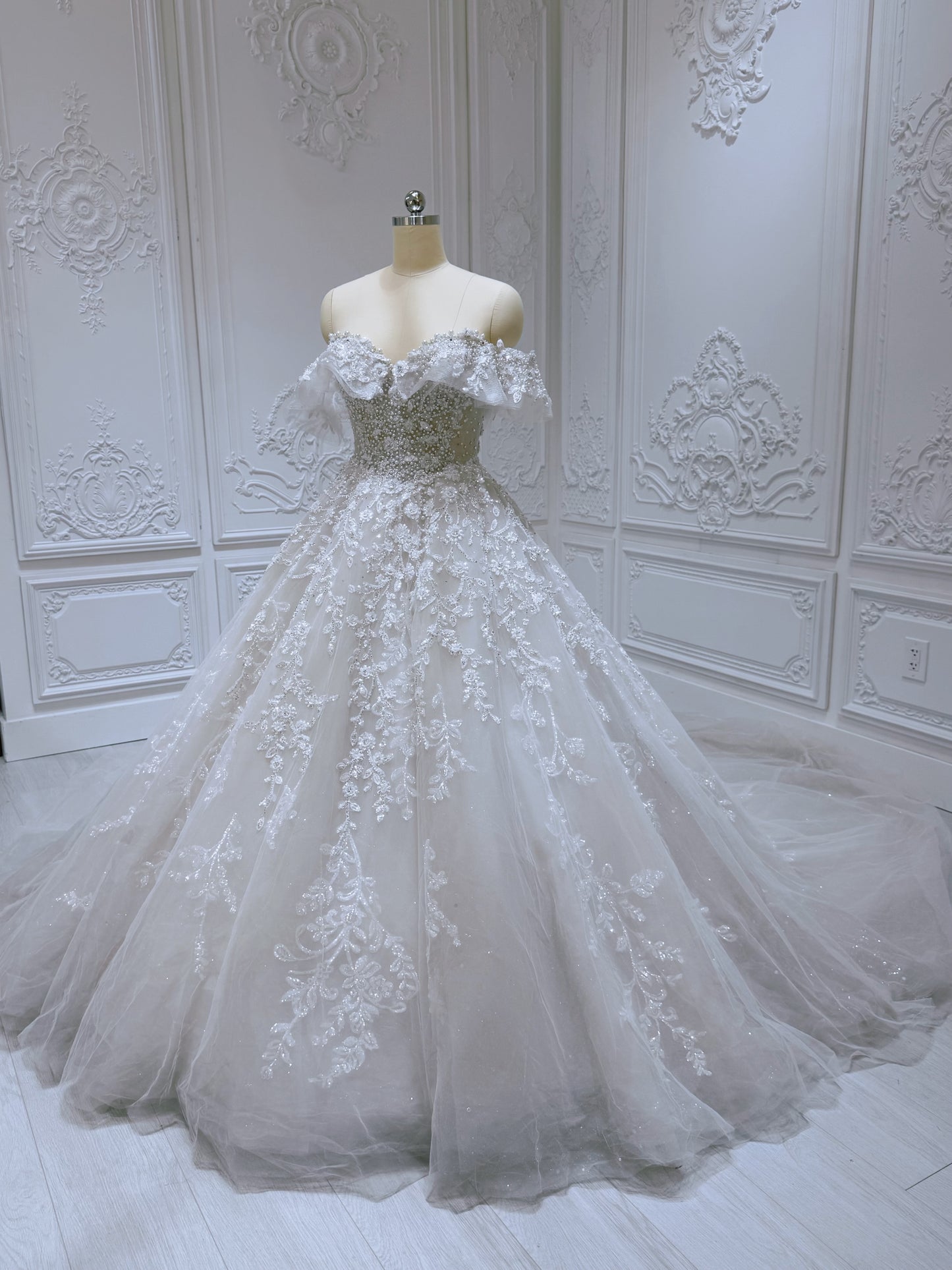 Stock clearance! Size 8! Ivory beading 3D floral ballgown fairy wedding dress