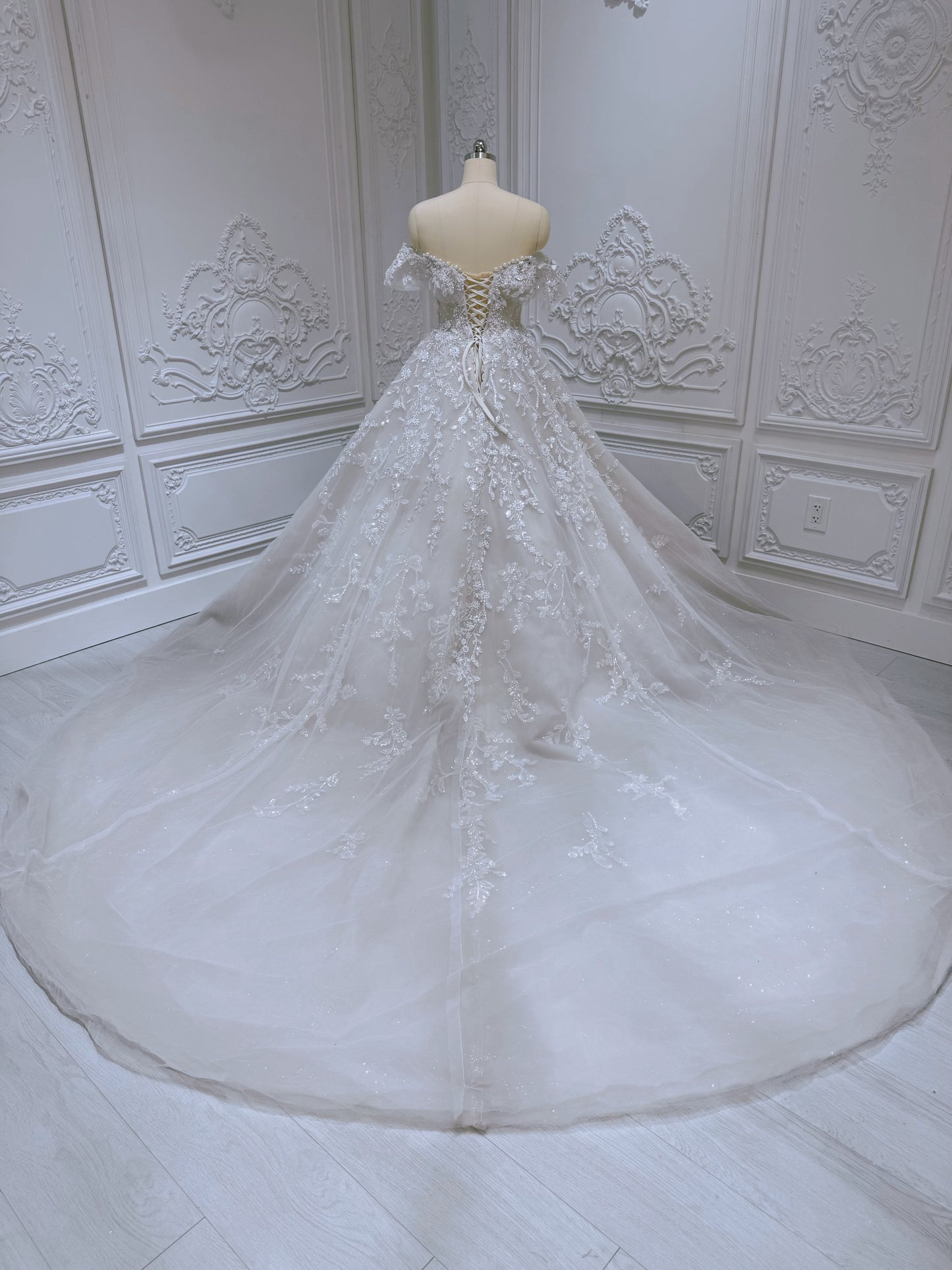 Stock clearance! Size 8! Ivory beading 3D floral ballgown fairy wedding dress
