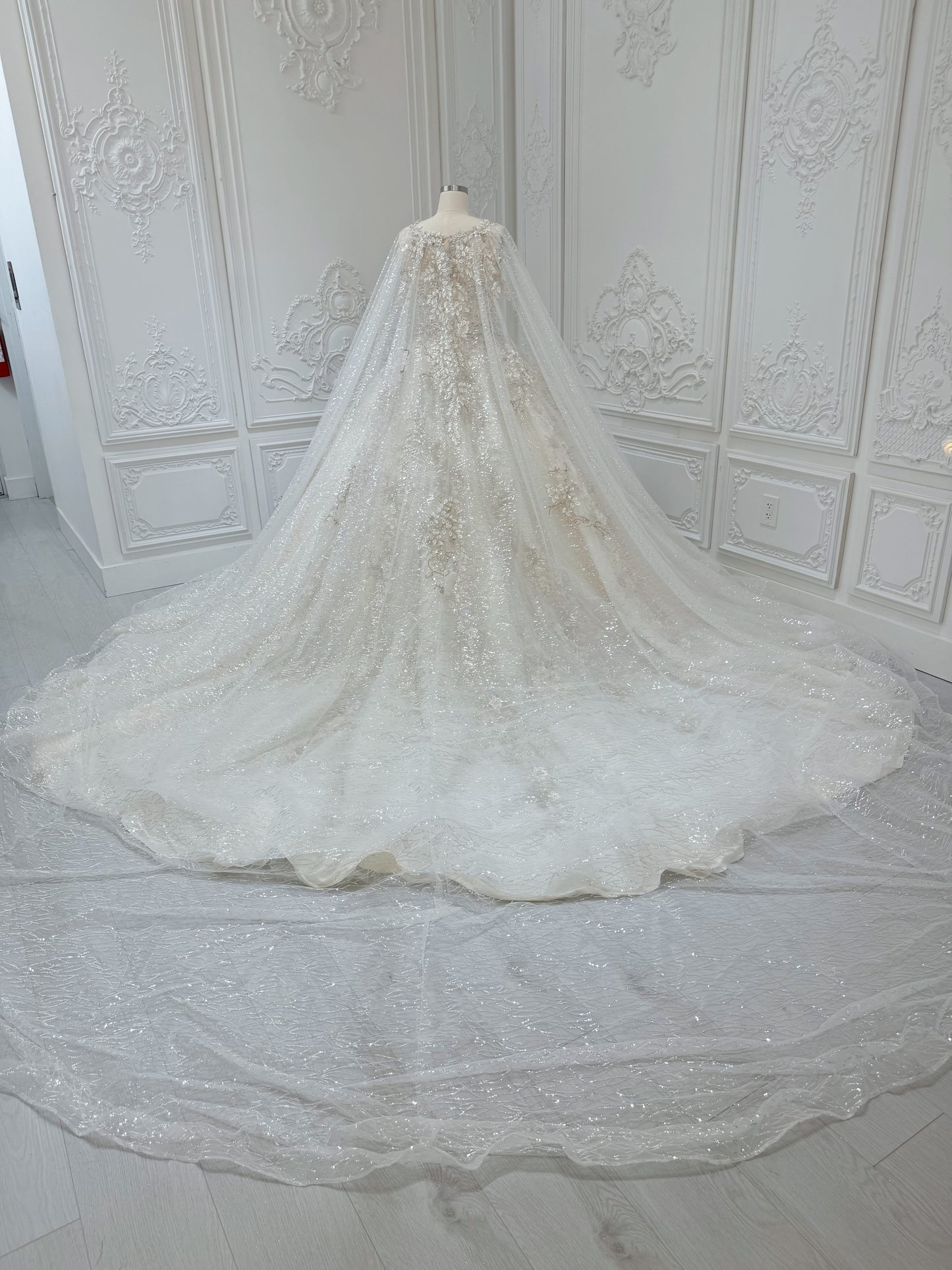 Stock Clearance! Bridal Size 12! Champagne color sparkling 3D floral lace princess ballgown fairy wedding dress with detachable cape