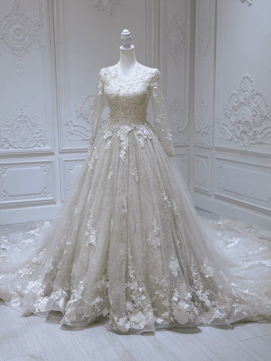 Stock clearance floor sample! Size 2. Ivory long sleeve lace Aline wedding dress