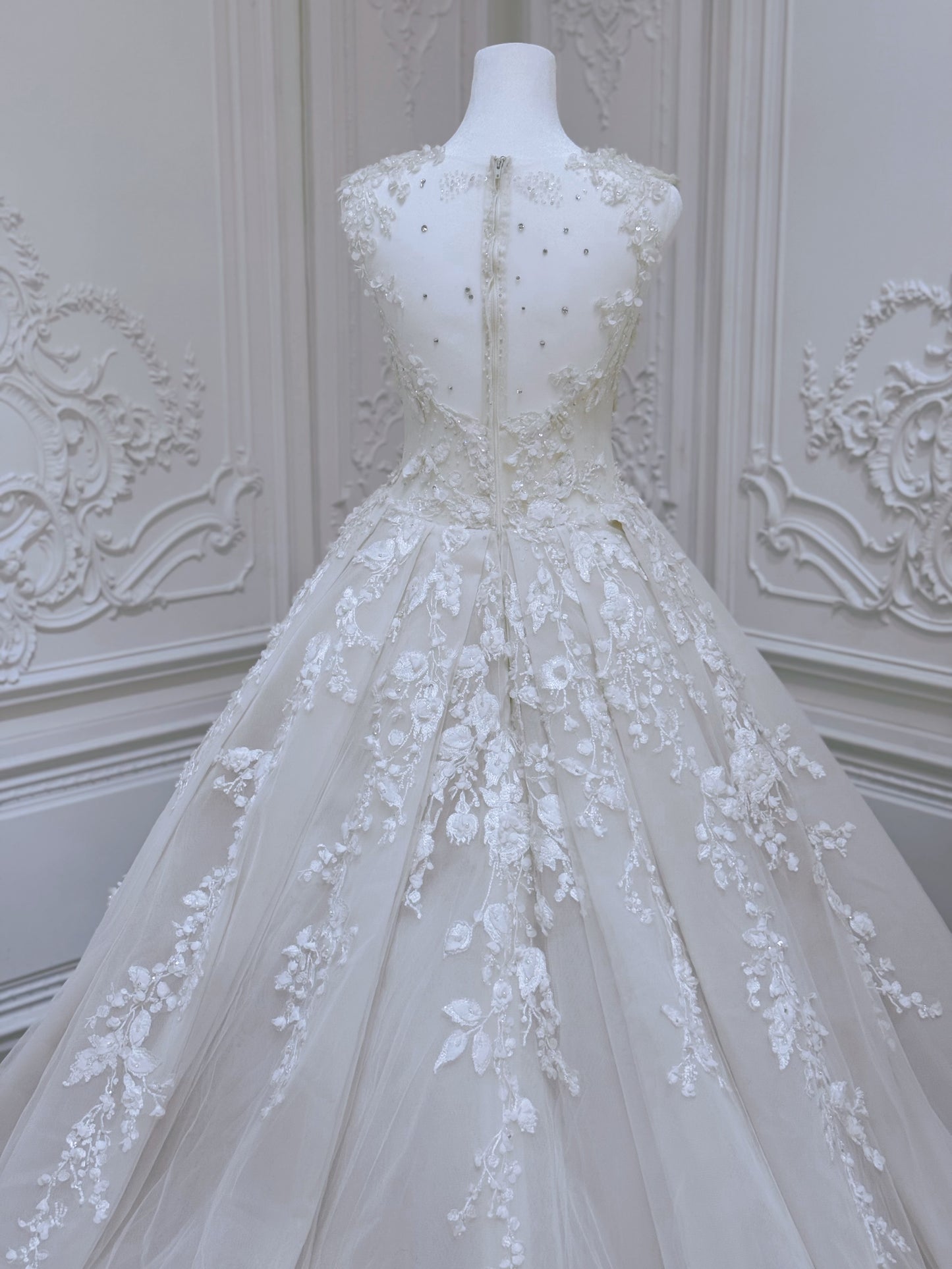 Stock clearance! Luxury beading 3D floral Ivory Aline wedding dress
