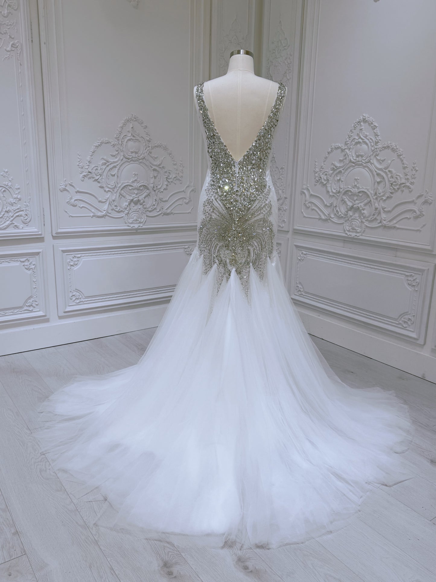 TBC-M020 Stock of Luxury crystal beaded mermaid wedding dress