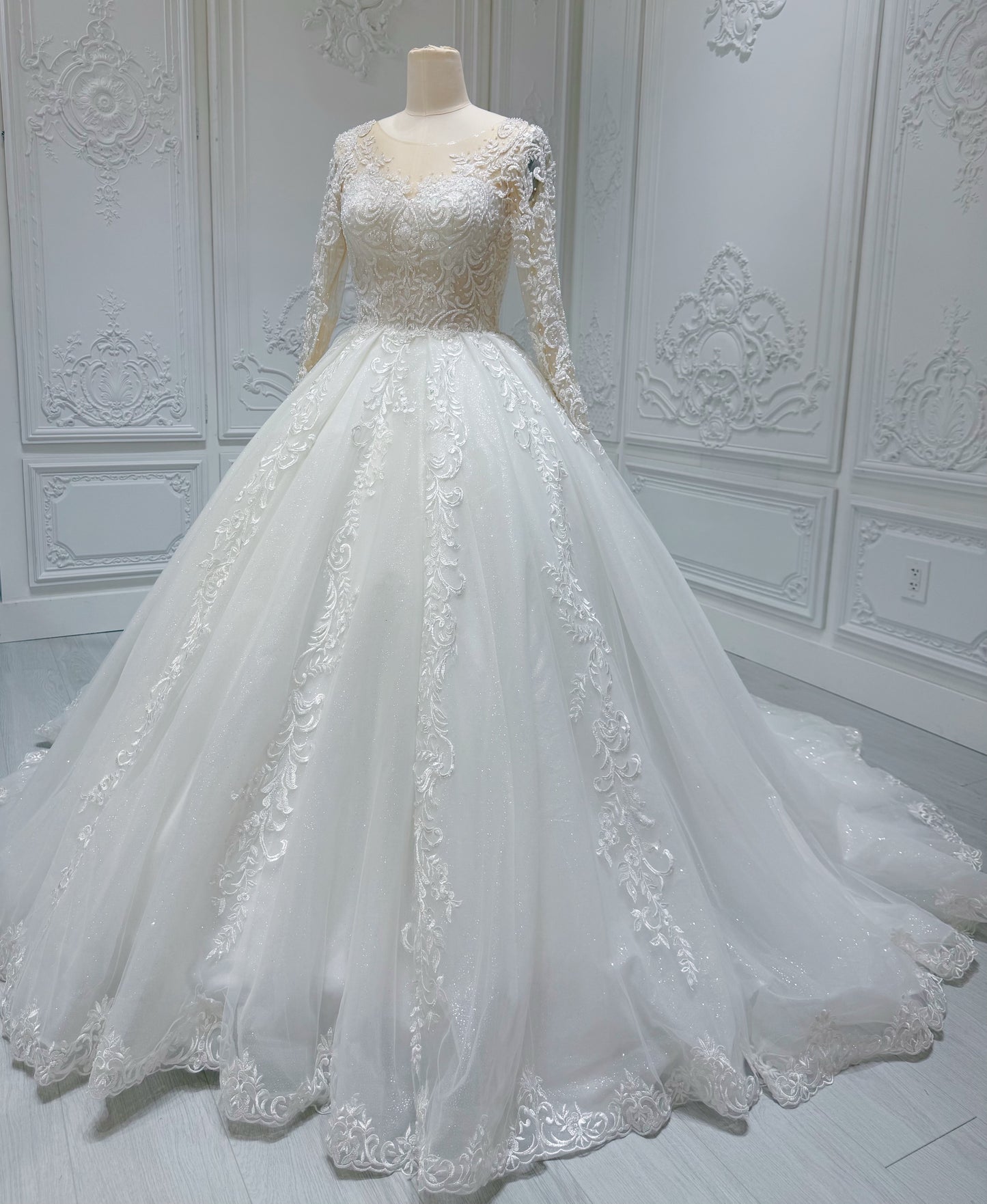 TBC-CM38 Custom-made white color beading&lace embroidered long sleeve classic princess ballgown royal wedding dress