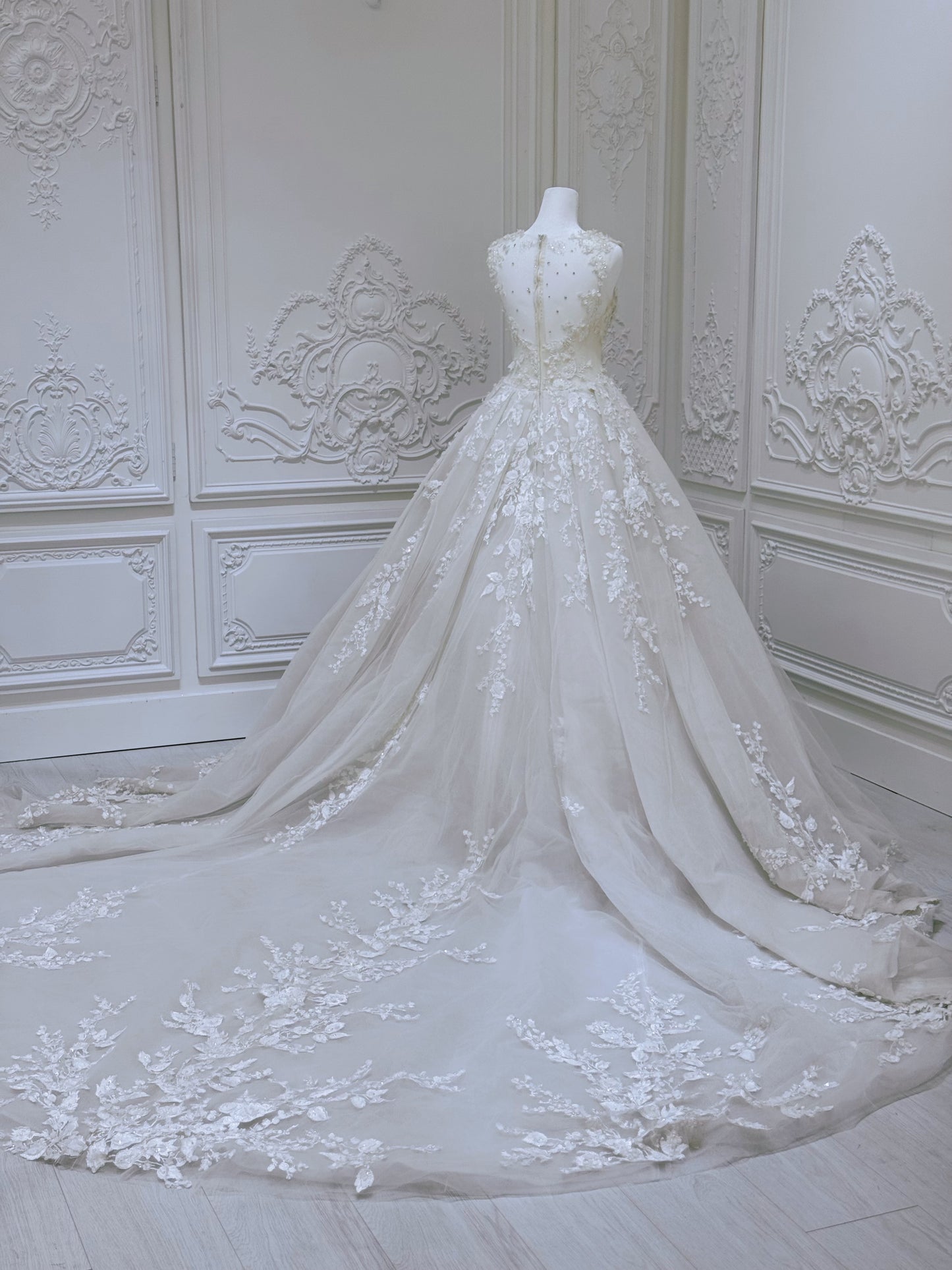 Stock clearance! Luxury beading 3D floral Ivory Aline wedding dress