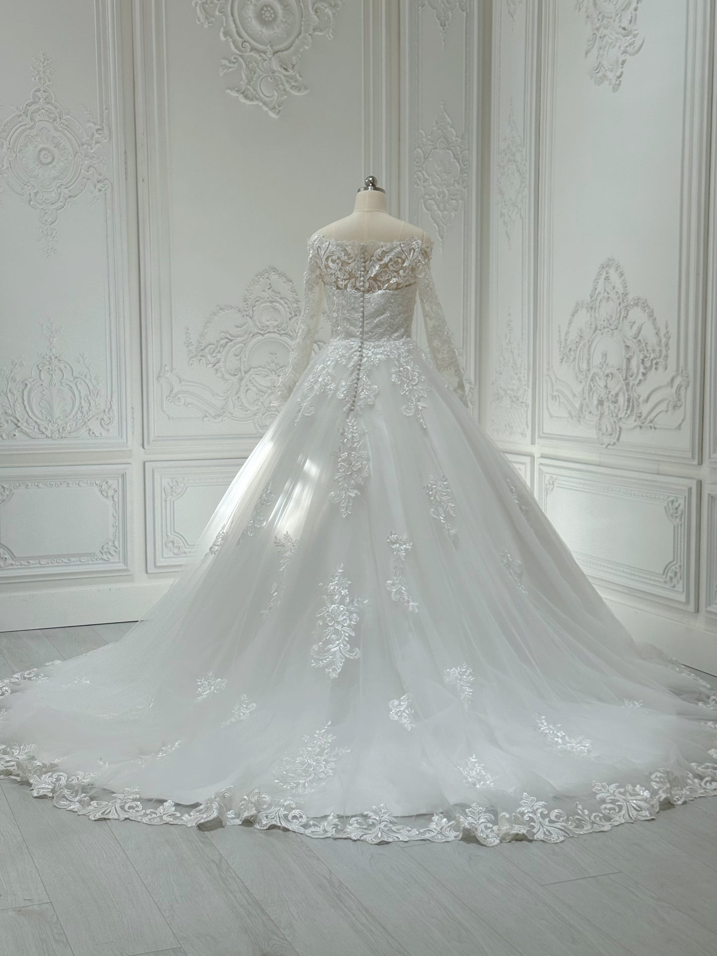 Stock Clearance! Bridal size 4! Custom-made off the shoulder with long sleeve classic lace Aline wedding dress