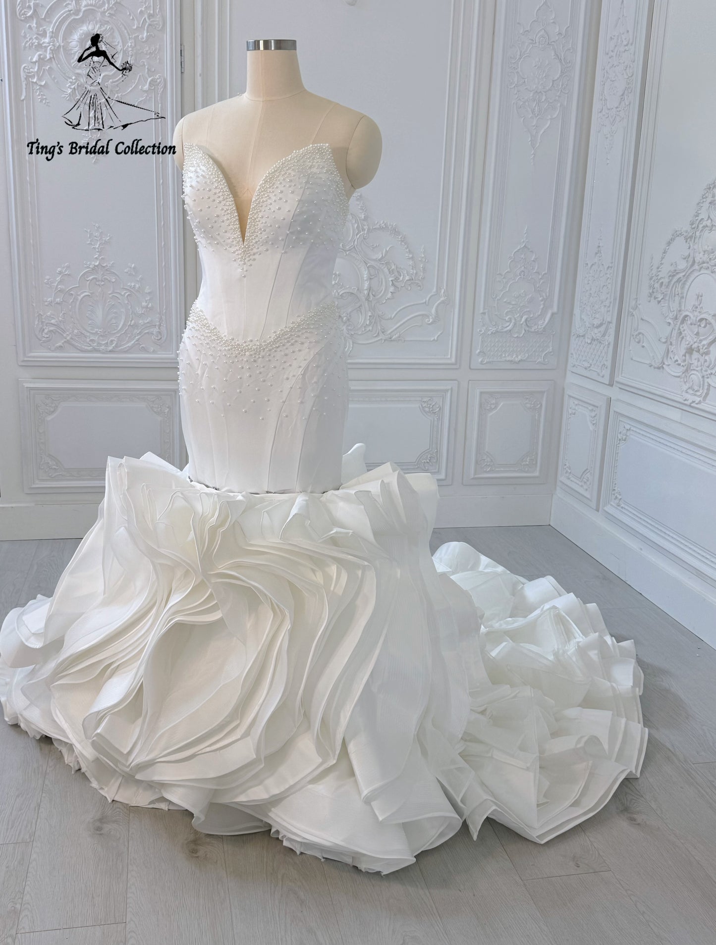 Stock clearance! Bridal size 14! White satin pearl beaded mermaid wedding dress with detachable ruffled skirt