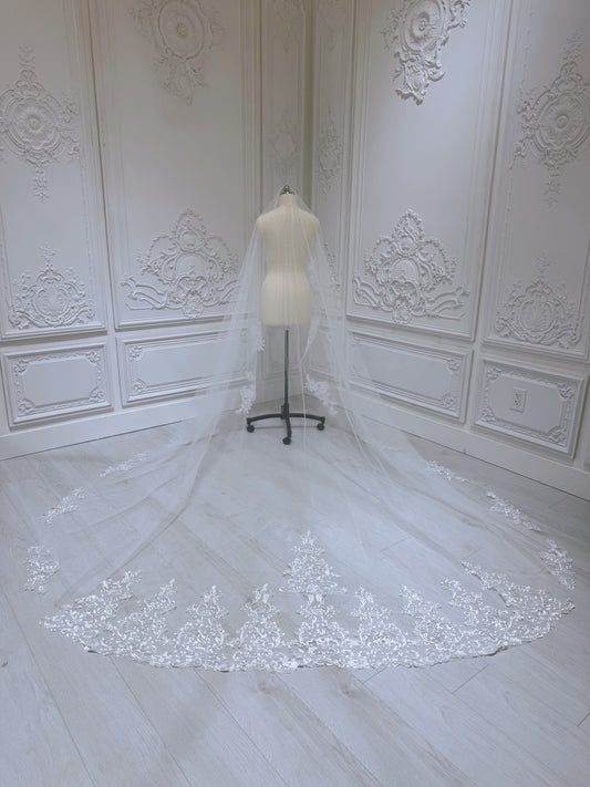 Stock sale of Lace embroidered bridal long wedding veil
