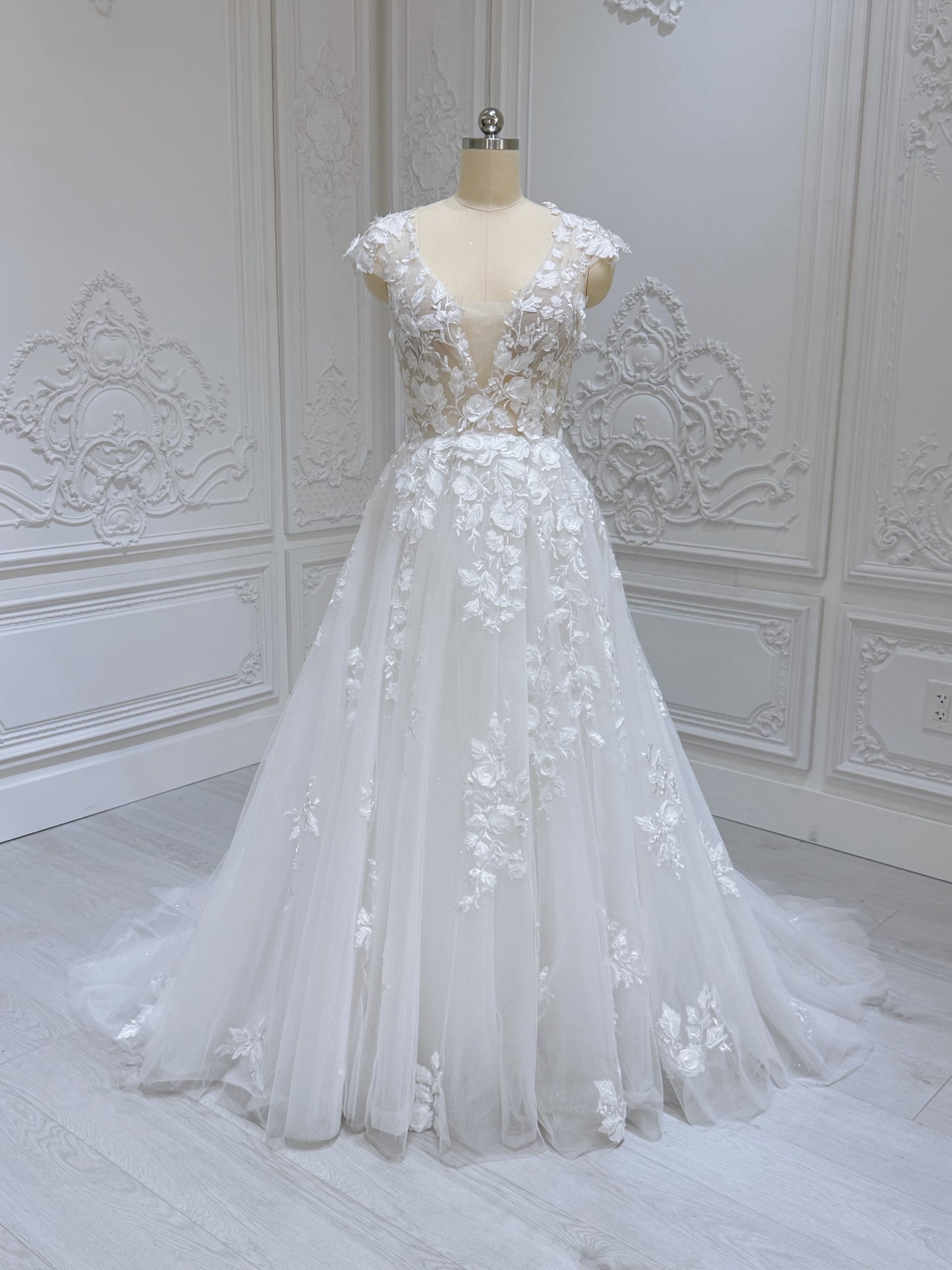 Stock Clearance! Bridal size 12! White 3D floral Deep V with cap sleeve Aline beach/outdoor wedding dress