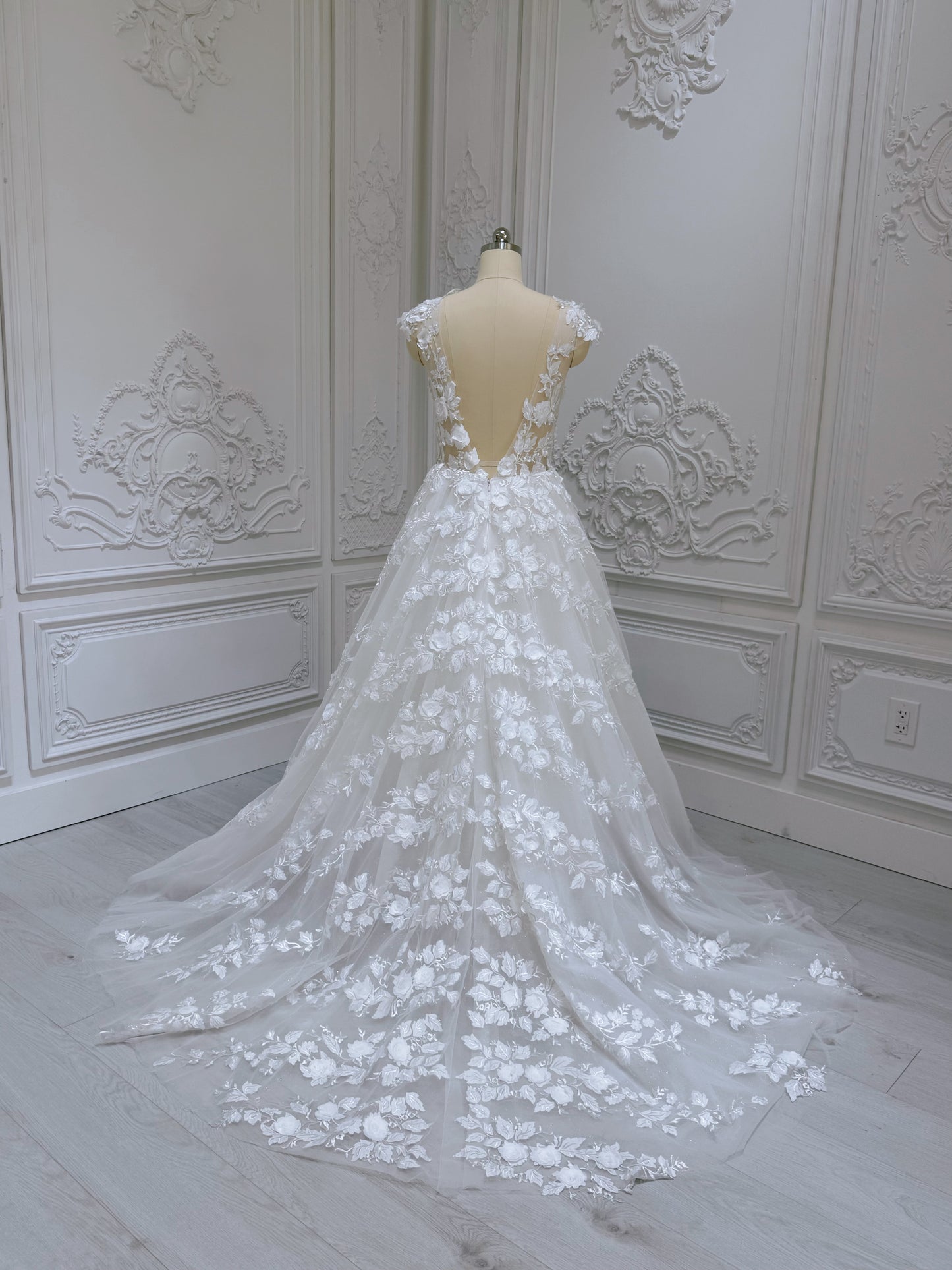 Stock Clearance! Bridal size 12! White 3D floral Deep V with cap sleeve Aline beach/outdoor wedding dress