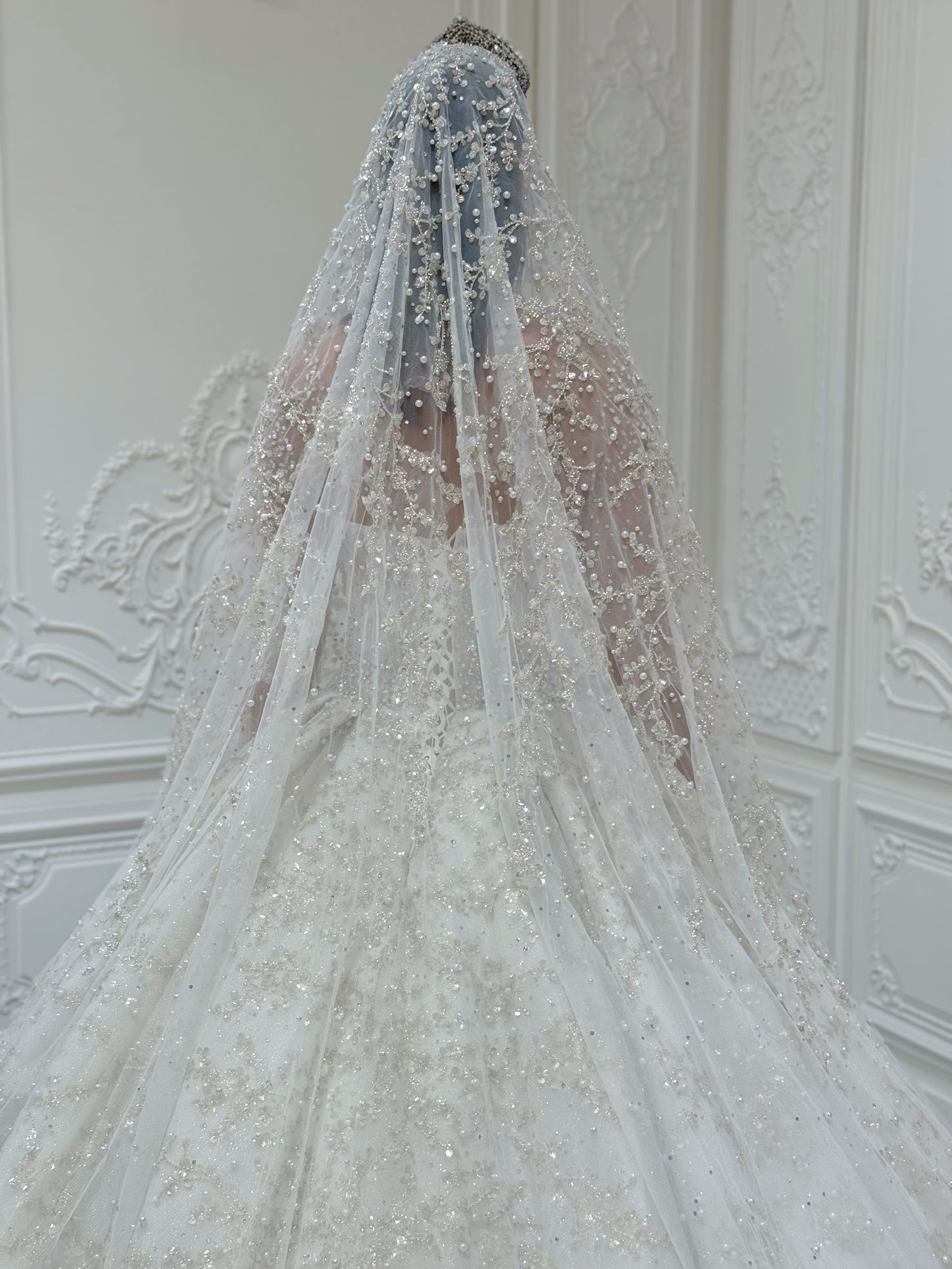 TBC-B002 Luxury beading off white long sleeve sparkling royal wedding dress
