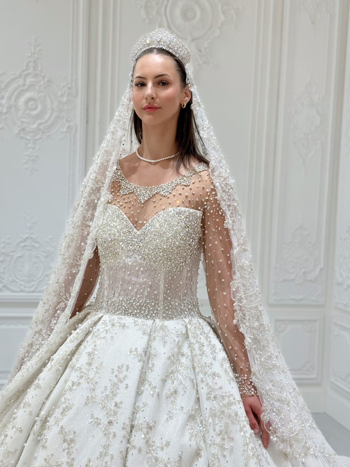 TBC-B002 Luxury beading off white long sleeve sparkling royal wedding dress
