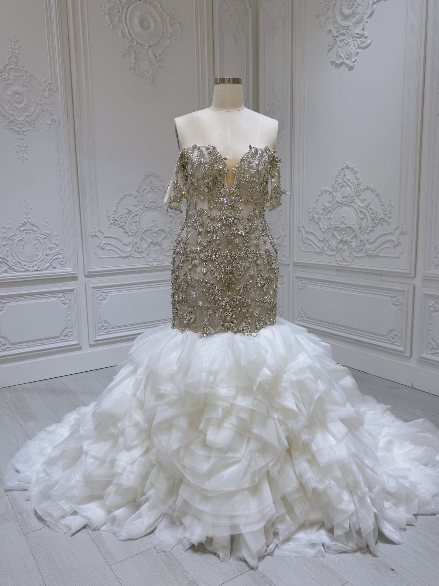 TBC-M008 Stock clearance! Luxury crystal beaded champagne mermaid wedding dress with ruffled skirt