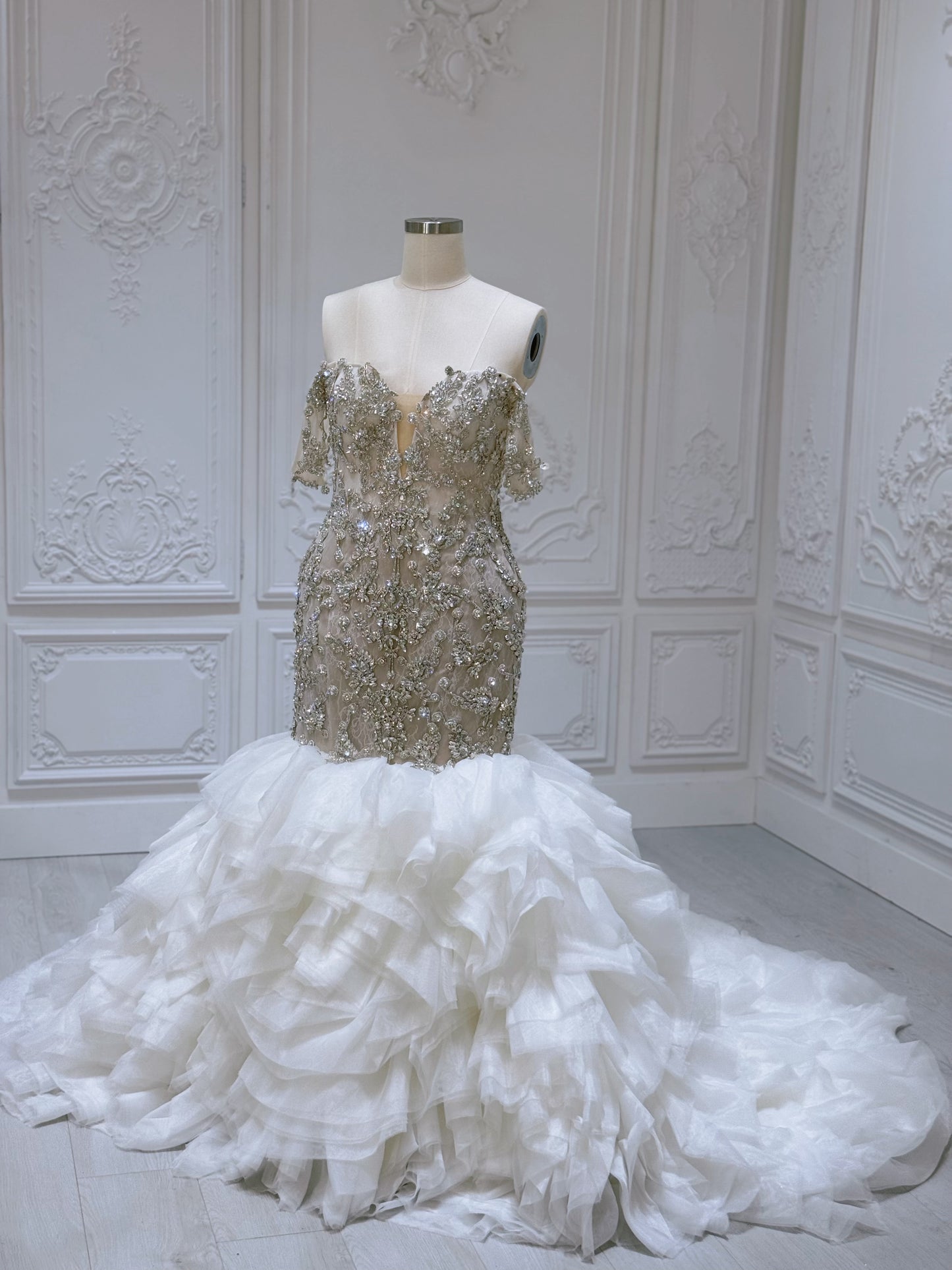 TBC-M008 Stock clearance! Luxury crystal beaded champagne mermaid wedding dress with ruffled skirt