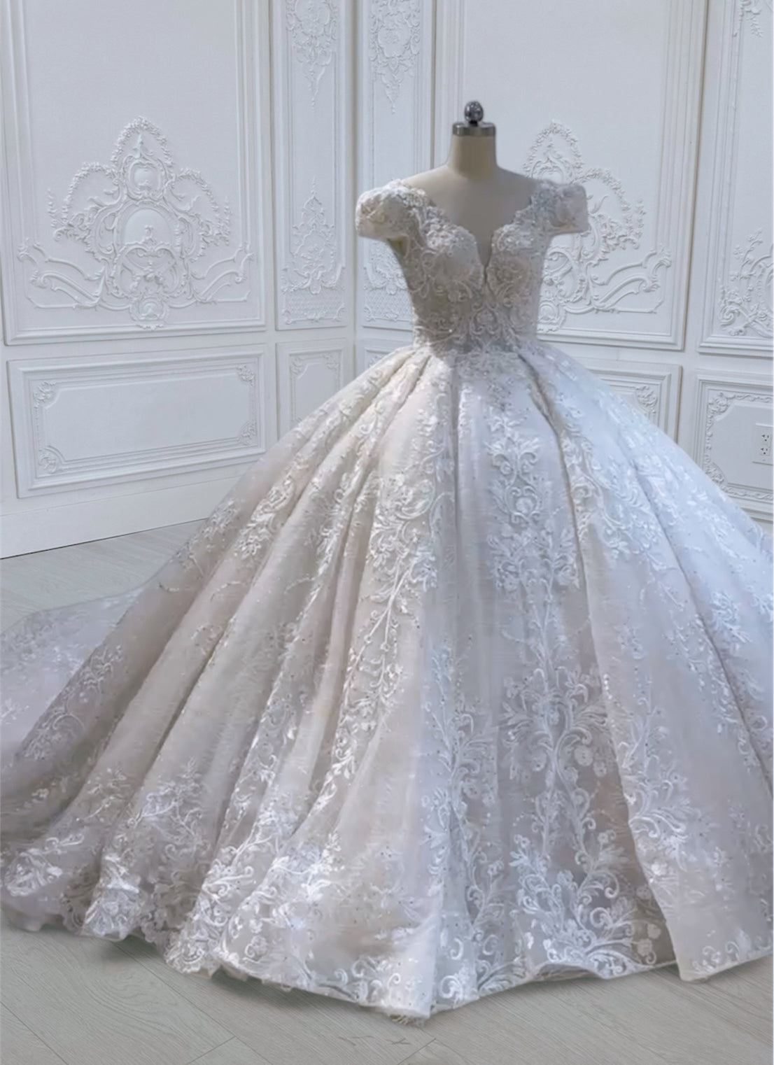 TBC-CM011 Made to order Ivory 3D lace with crystal beaded cape sleeve princess ballgown royal wedding dress
