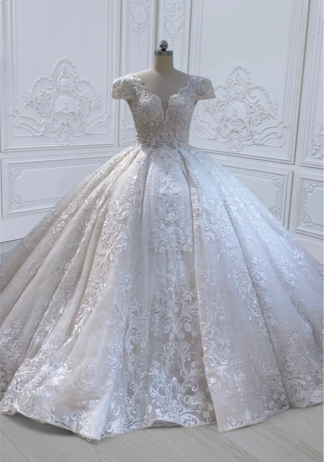TBC-CM011 Made to order Ivory 3D lace with crystal beaded cape sleeve princess ballgown royal wedding dress