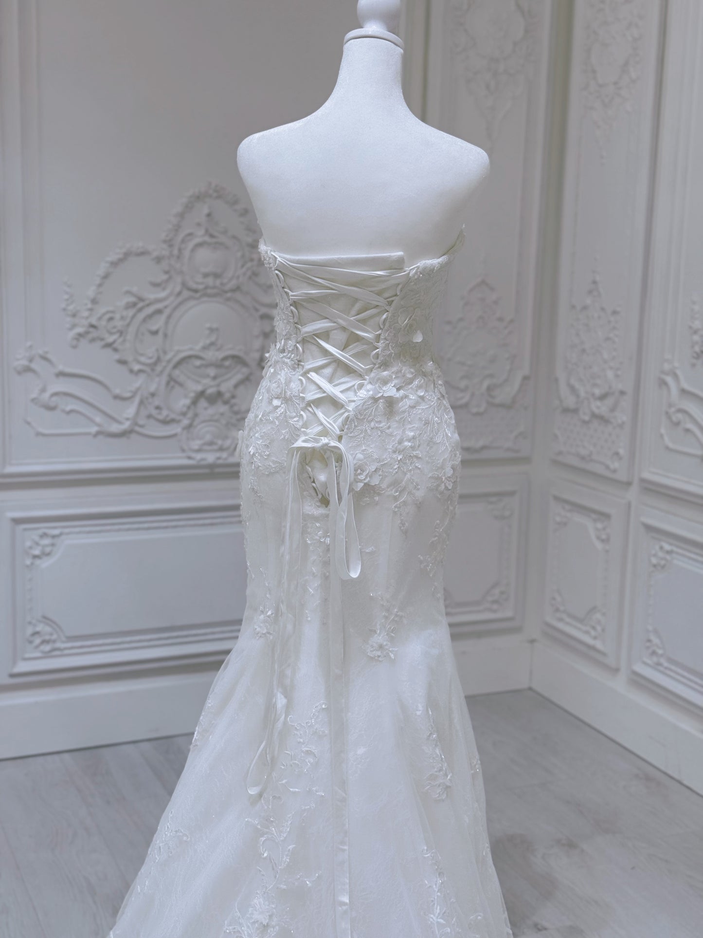 Custom-made white color strapless lace mermaid wedding dress