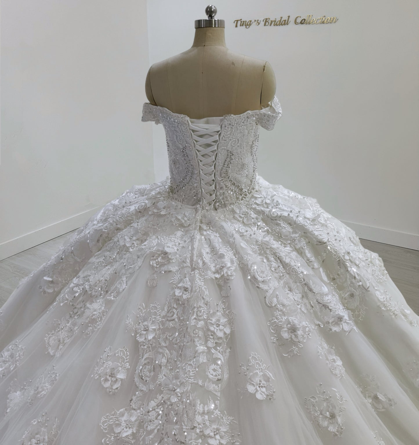 TBC-CM34 Made to order 3D floral with beading lace 2 in 1 style wedding dress with detachable full skirt