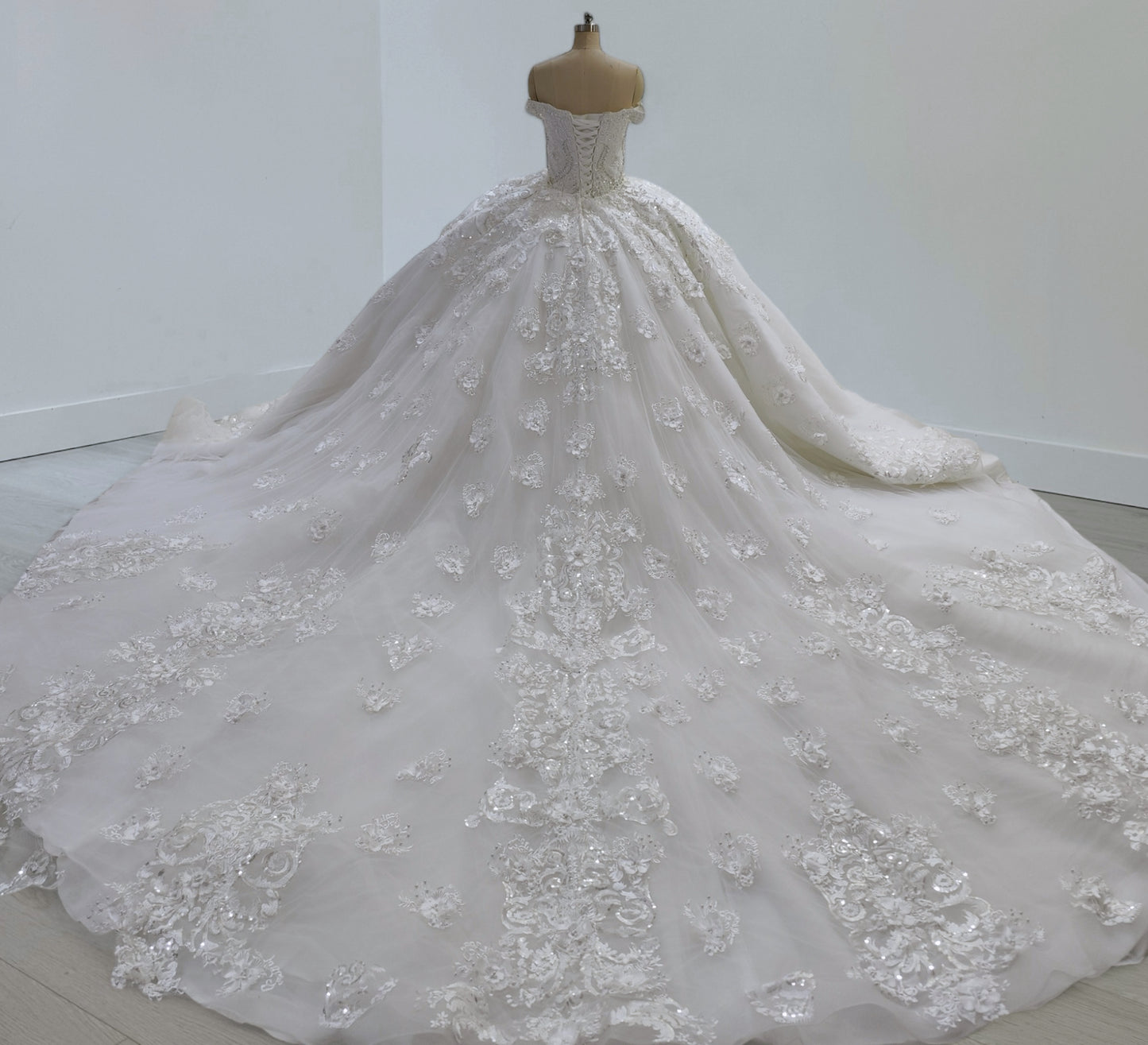 TBC-CM34 Made to order 3D floral with beading lace 2 in 1 style wedding dress with detachable full skirt