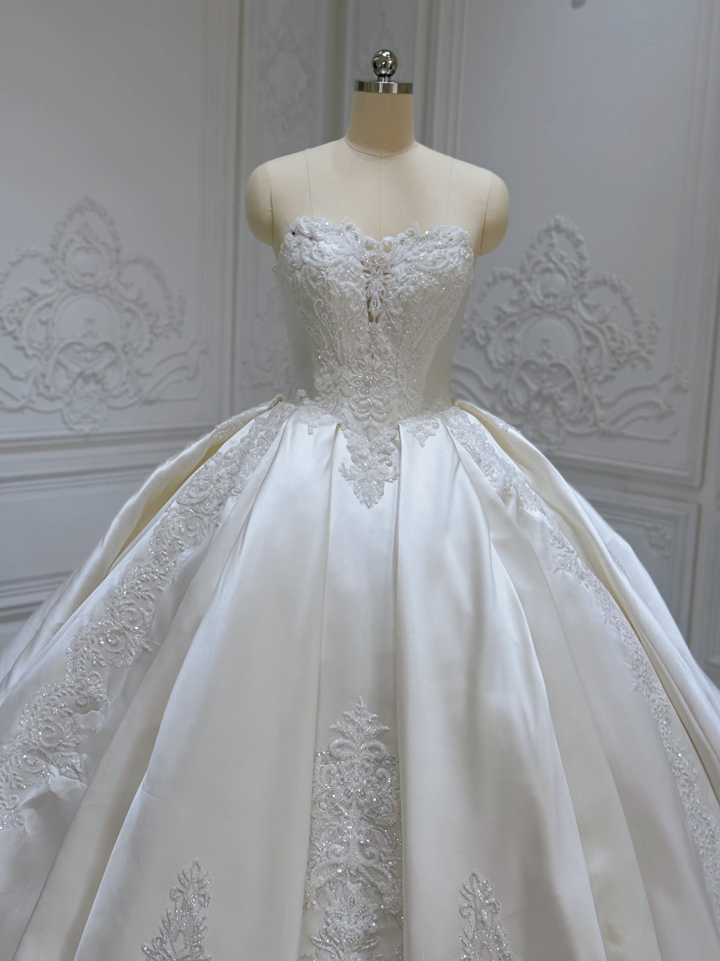 TBC-B045 Luxury lace beading ivory satin princess ballgown royal wedding dress
