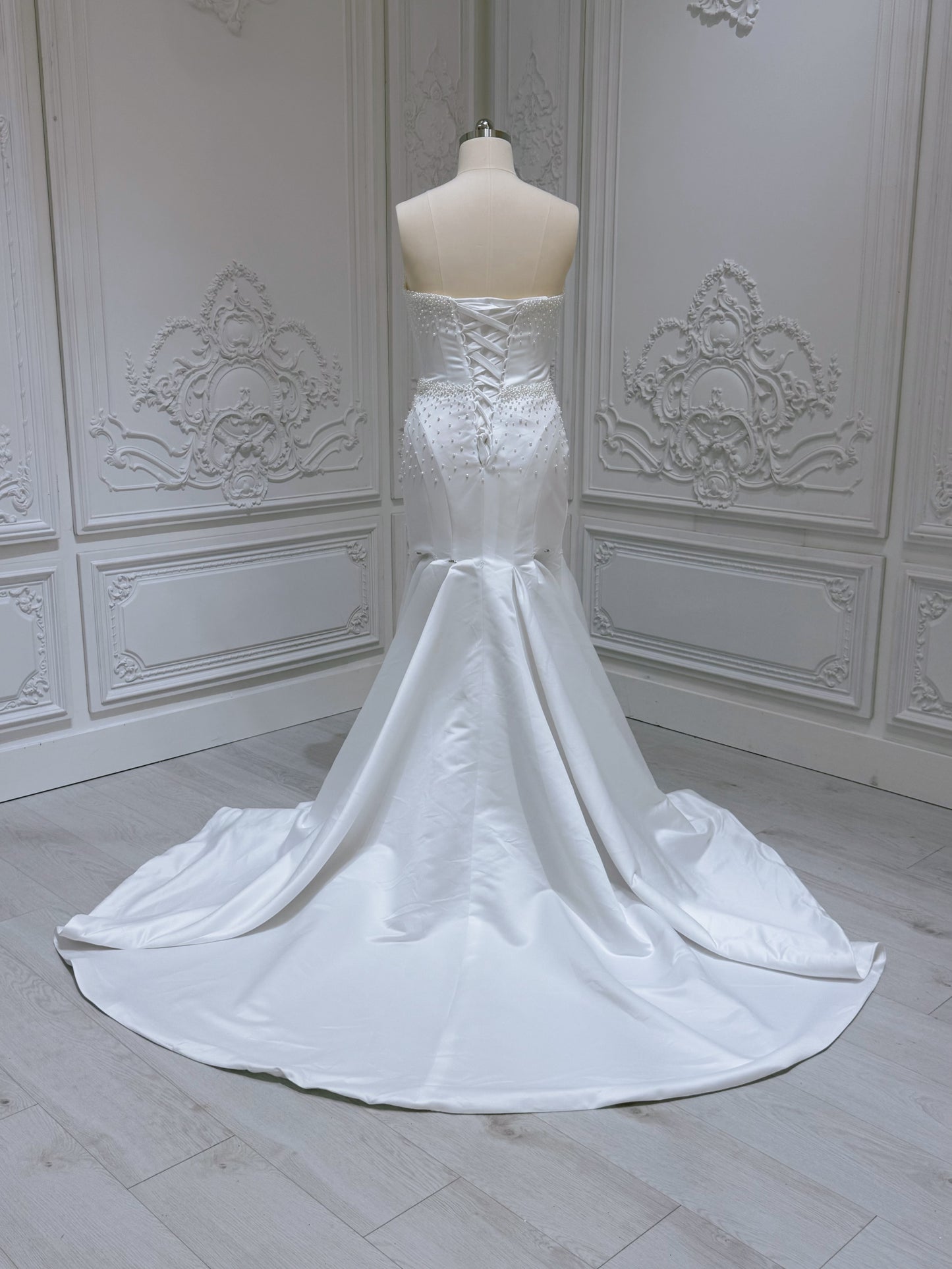 Stock clearance! Bridal size 14! White satin with pearl beaded strapless DeepV mermaid wedding dress