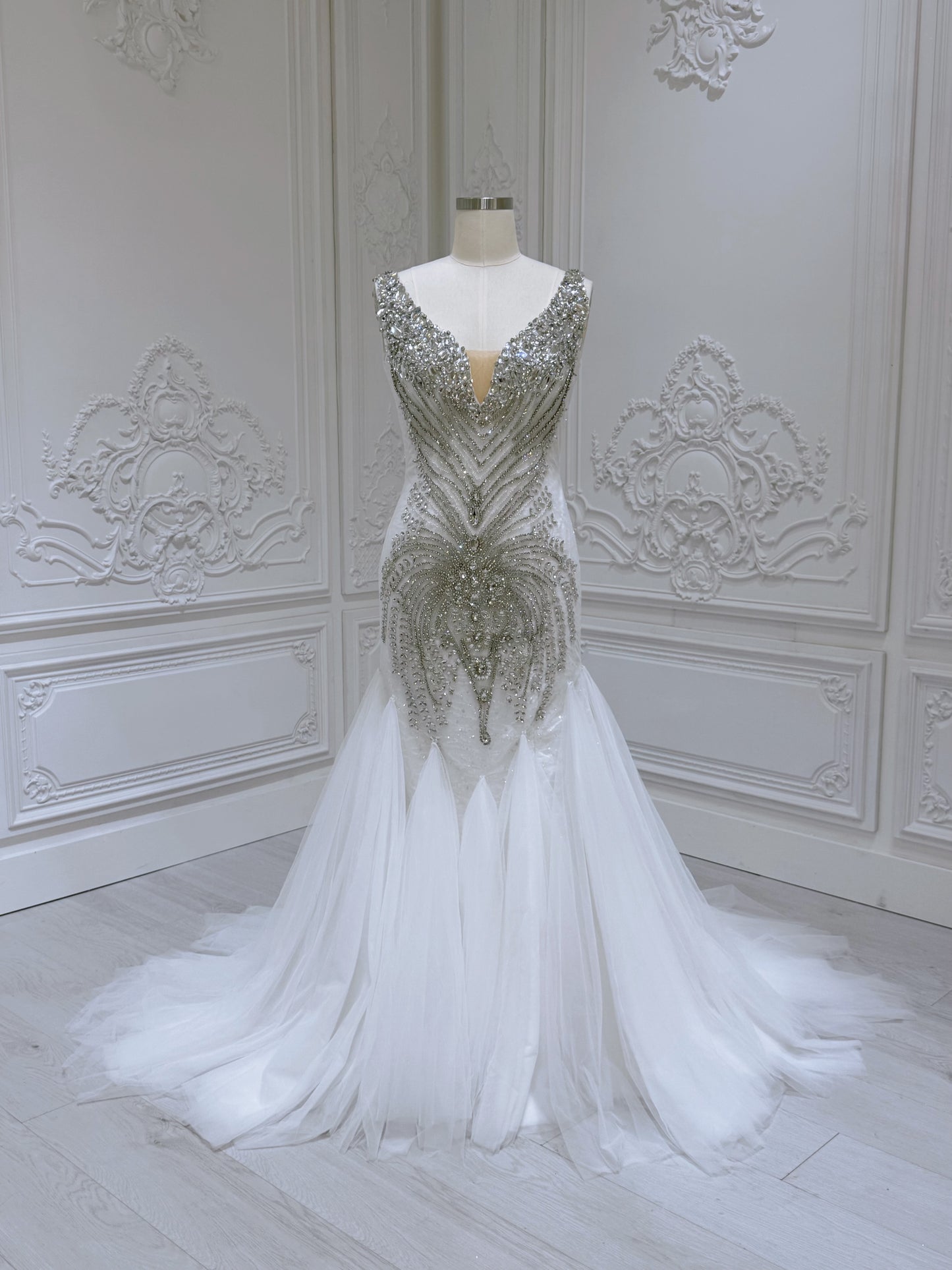 TBC-M020 Stock of Luxury crystal beaded mermaid wedding dress