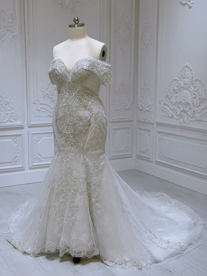 Stock clearance! Bridal size 16. Off white feather with beading lace bling mermaid wedding dress