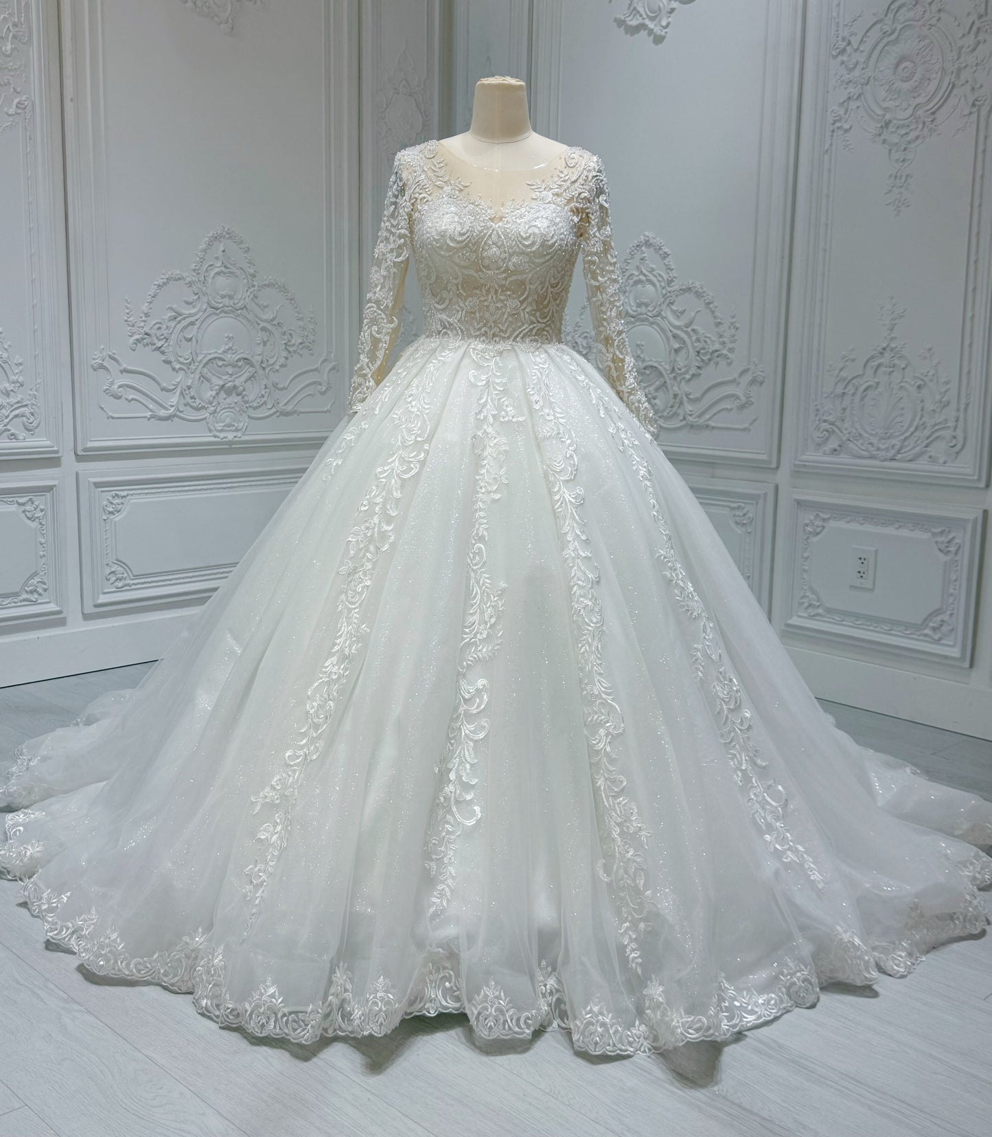 TBC-CM38 Custom-made white color beading&lace embroidered long sleeve classic princess ballgown royal wedding dress