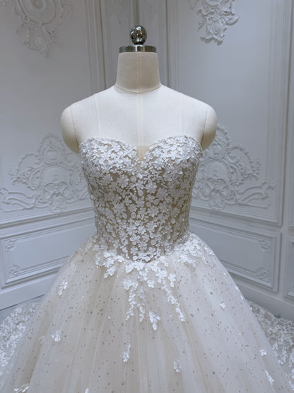 Stock clearance! Bridal size 6! Strapless ivory 3D floral Aline style fairy wedding dress