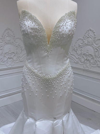 Stock clearance! Bridal size 14! White satin with pearl beaded strapless DeepV mermaid wedding dress