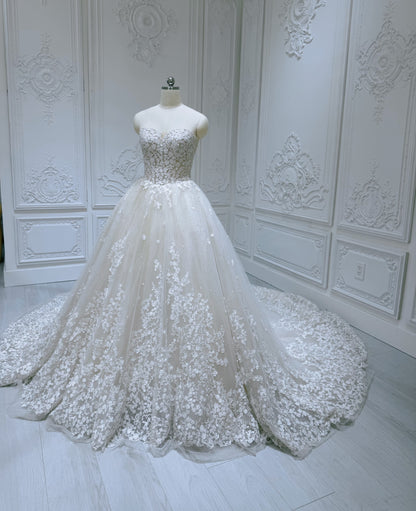 Stock clearance! Bridal size 6! Strapless ivory 3D floral Aline style fairy wedding dress