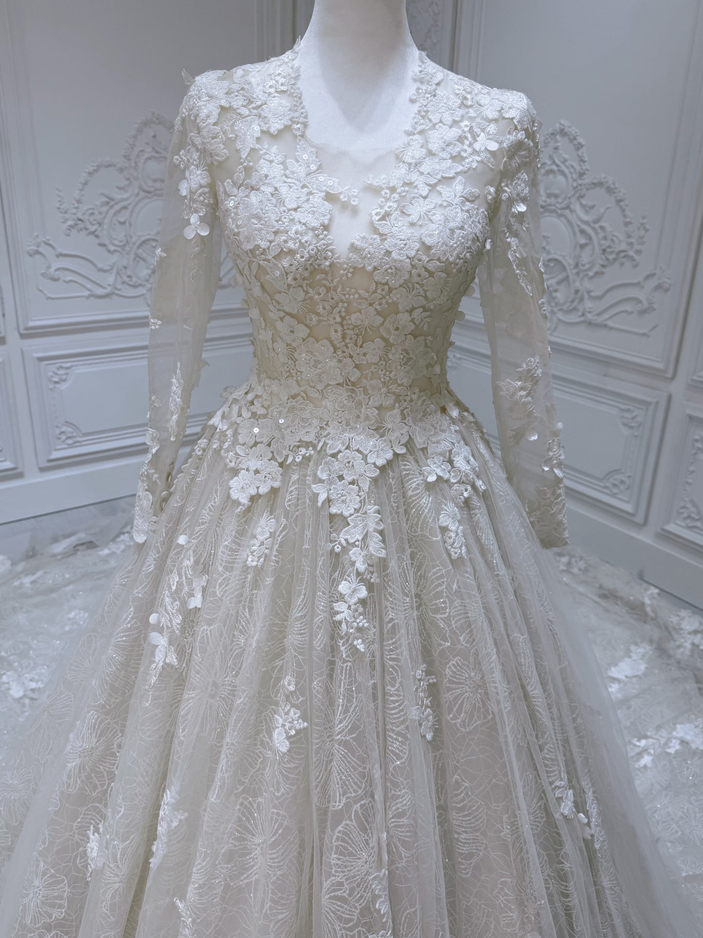 Stock clearance floor sample! Size 2. Ivory long sleeve lace Aline wedding dress