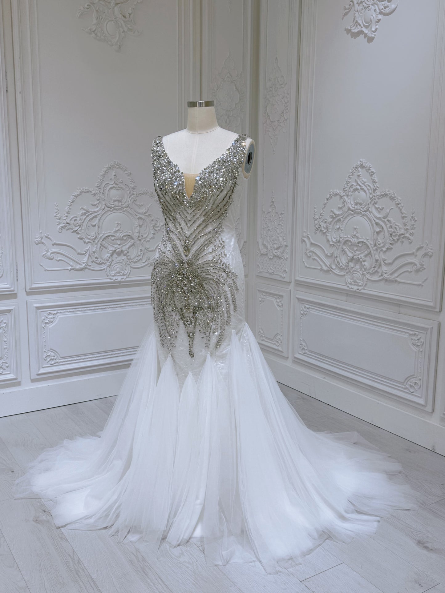 TBC-M020 Stock of Luxury crystal beaded mermaid wedding dress